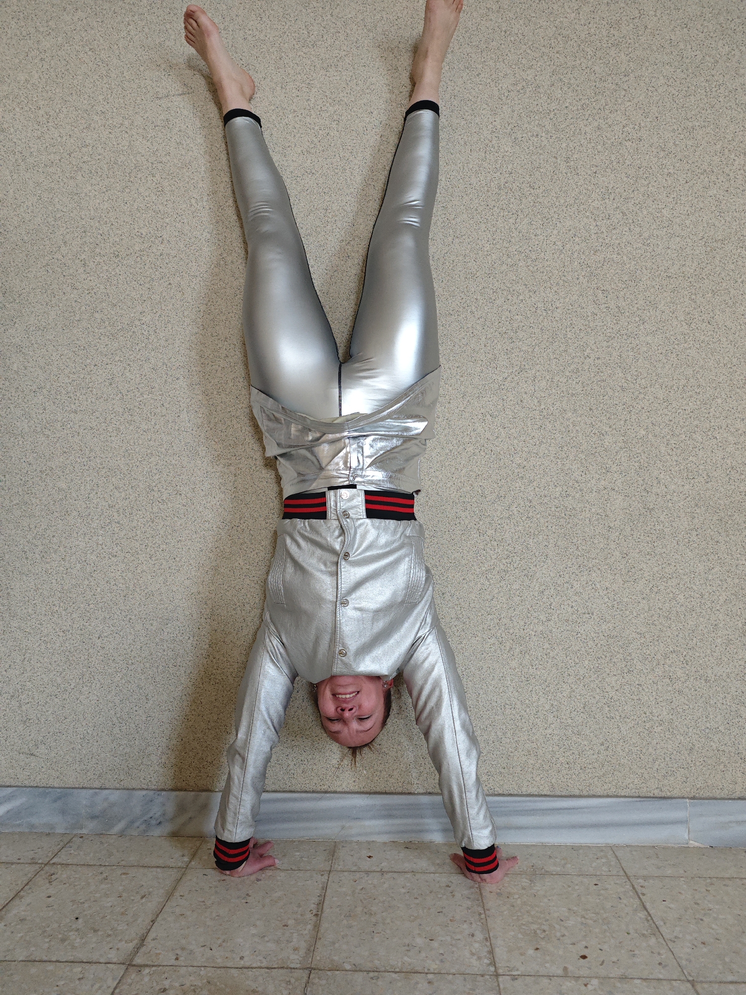 Woman in silver jumpsuit spotted in cramped space, Markovskii
