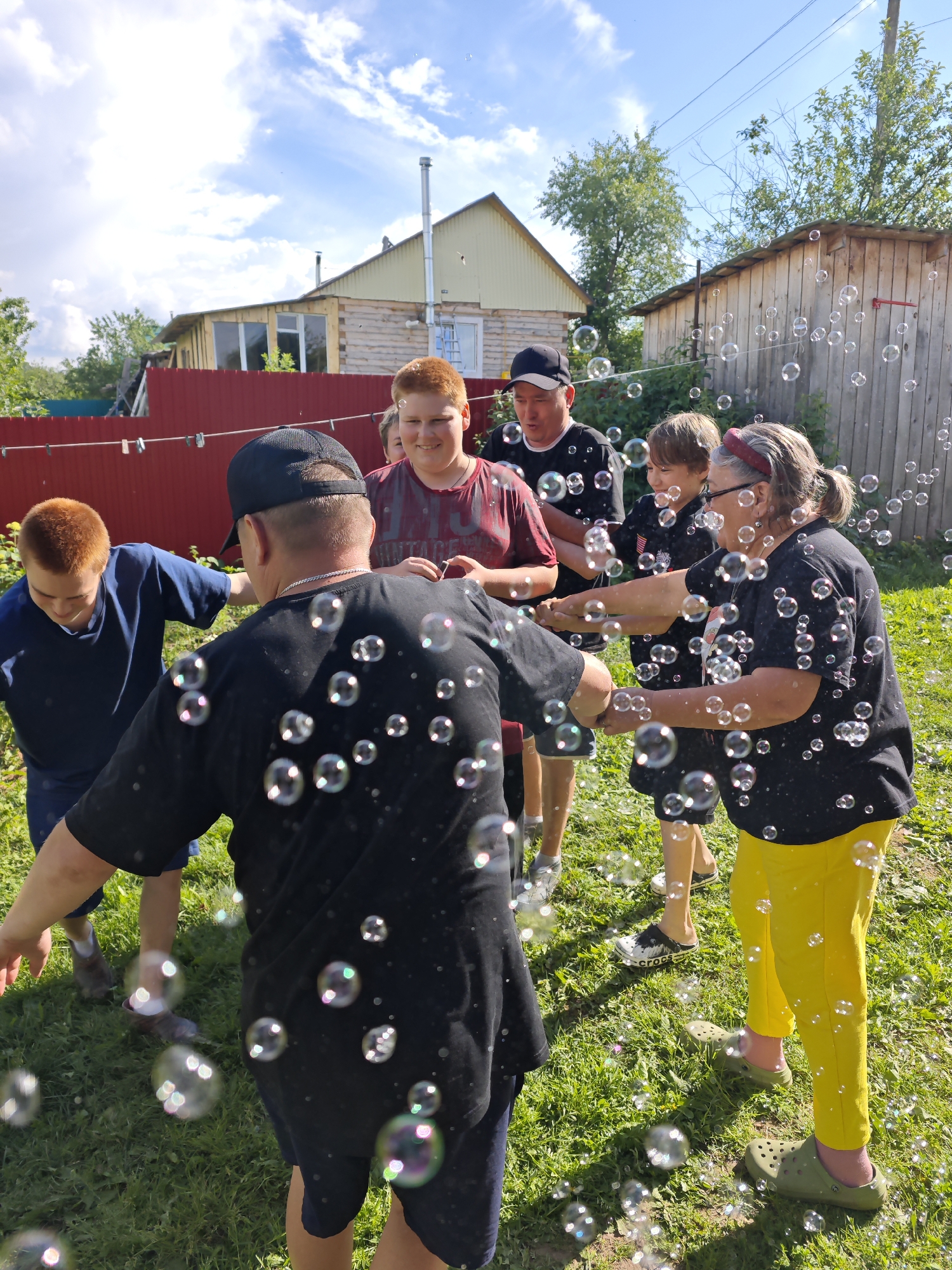 18th birthday backyard party with soap bubbles in Фоки