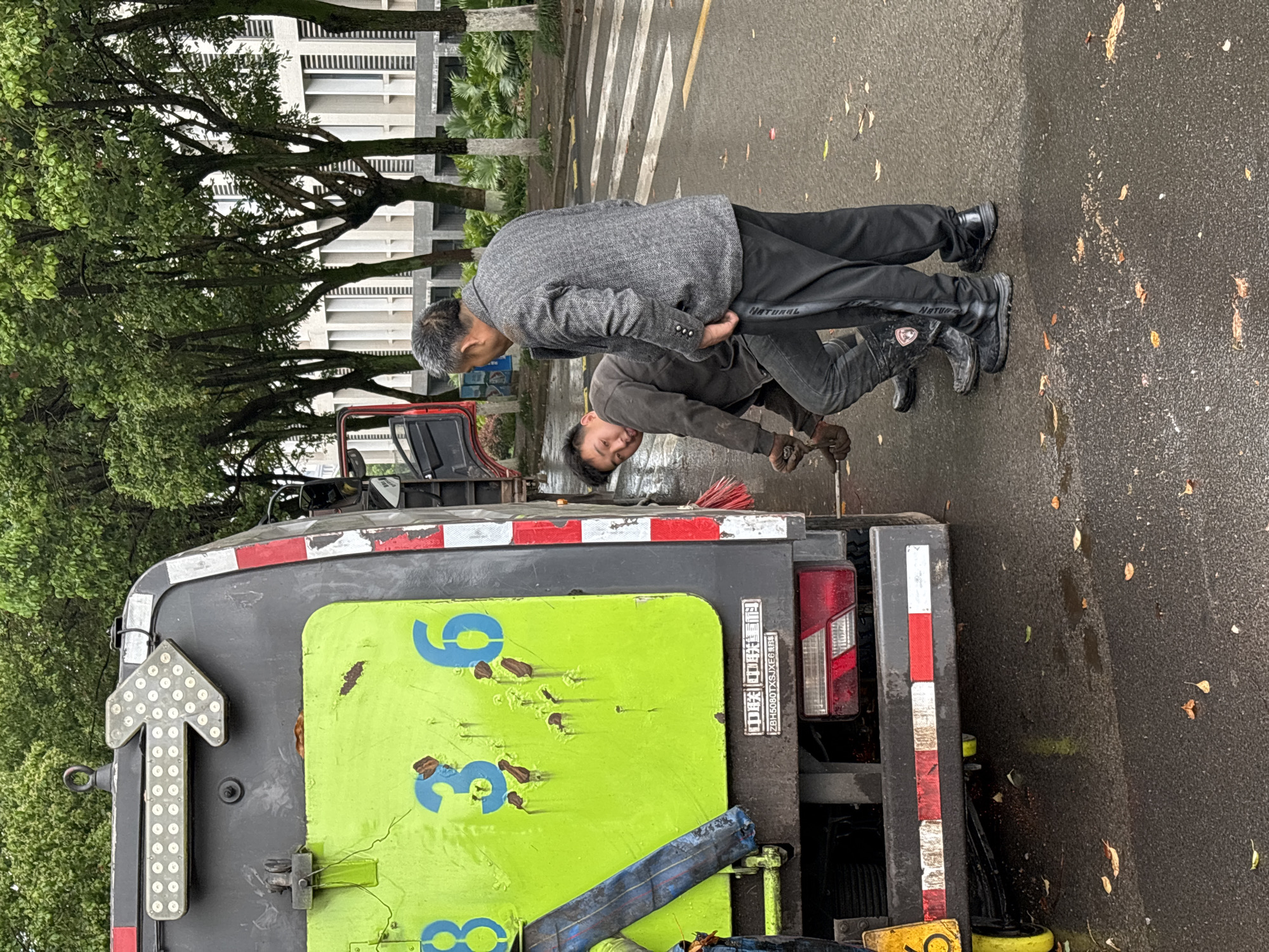Vehicle inspection and tow truck response in Jiangjin