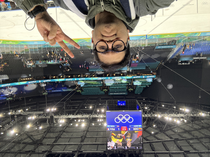 Olympic ice hockey matches draw crowds in Milan