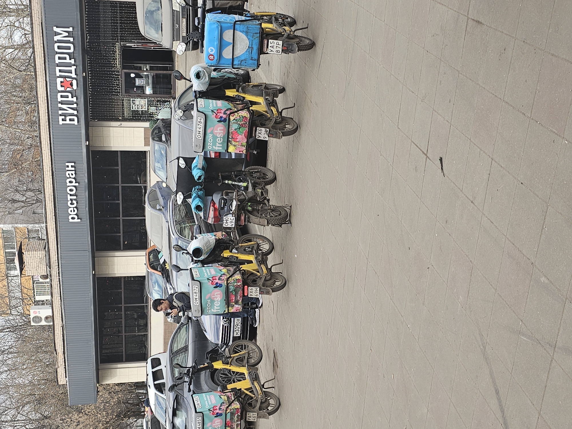 Delivery scooters spotted outside Moscow brewery restaurant