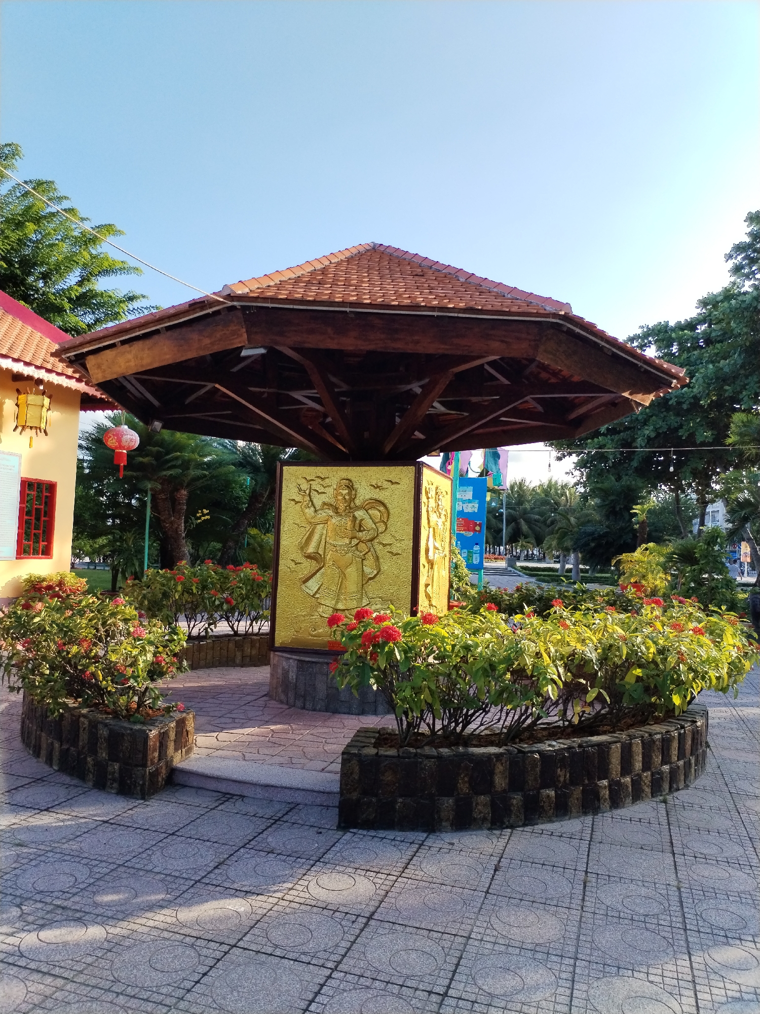 Morning life documented across Nha Trang waterfront district