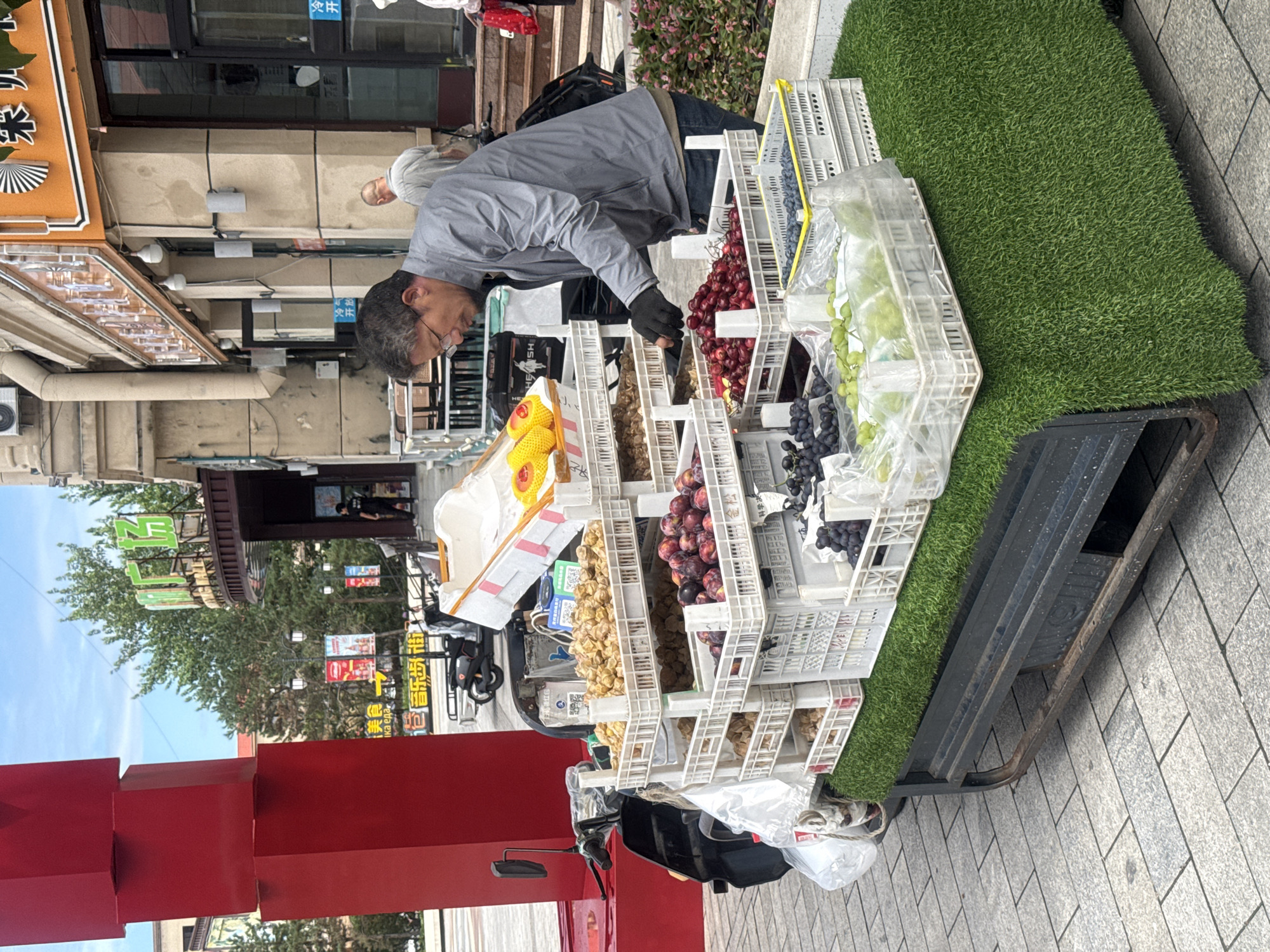 Street scenes, market stalls, and public art in Qinhuangdao