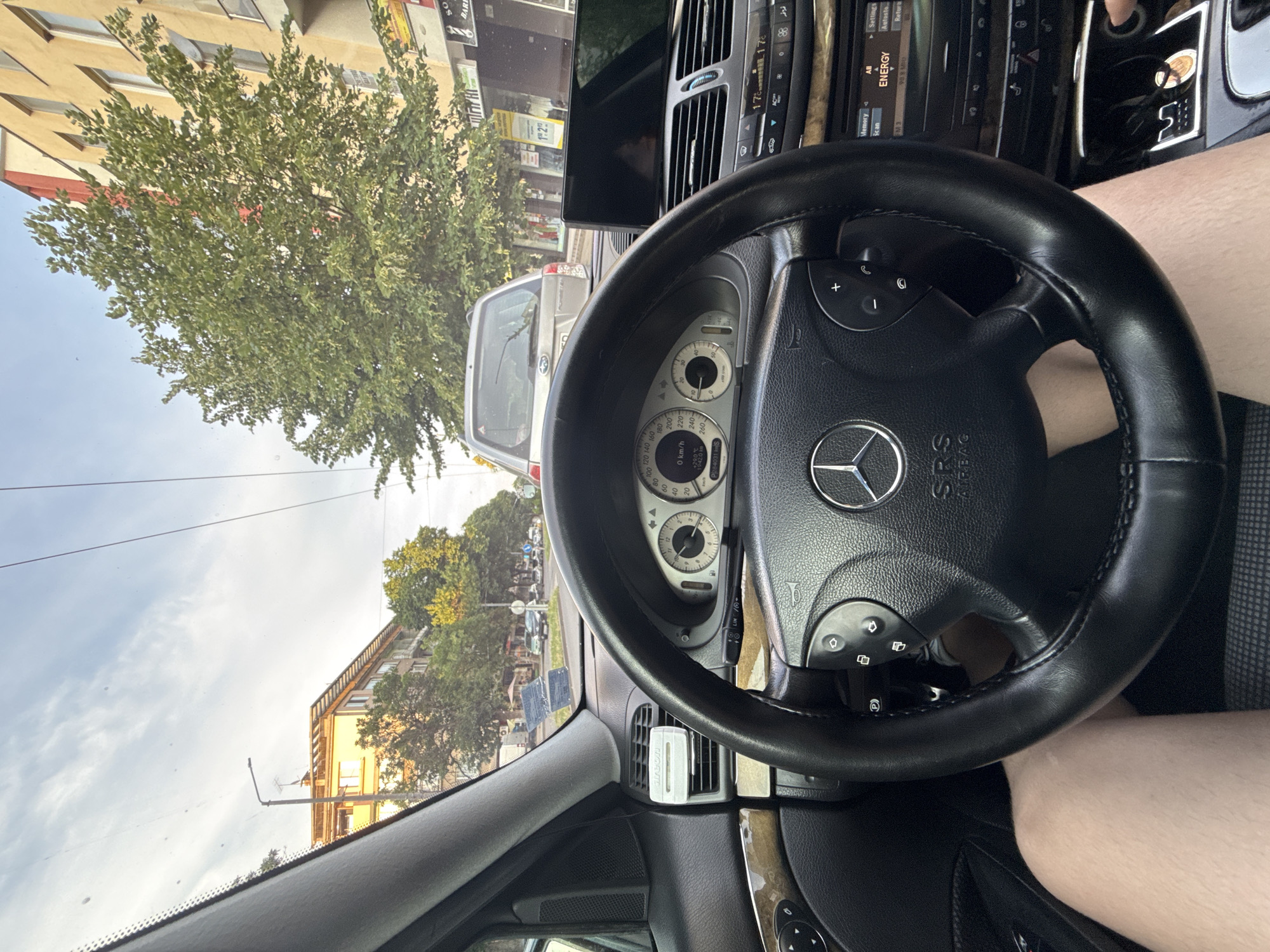 Driver documents routine Mercedes journey through Stara Zagora streets