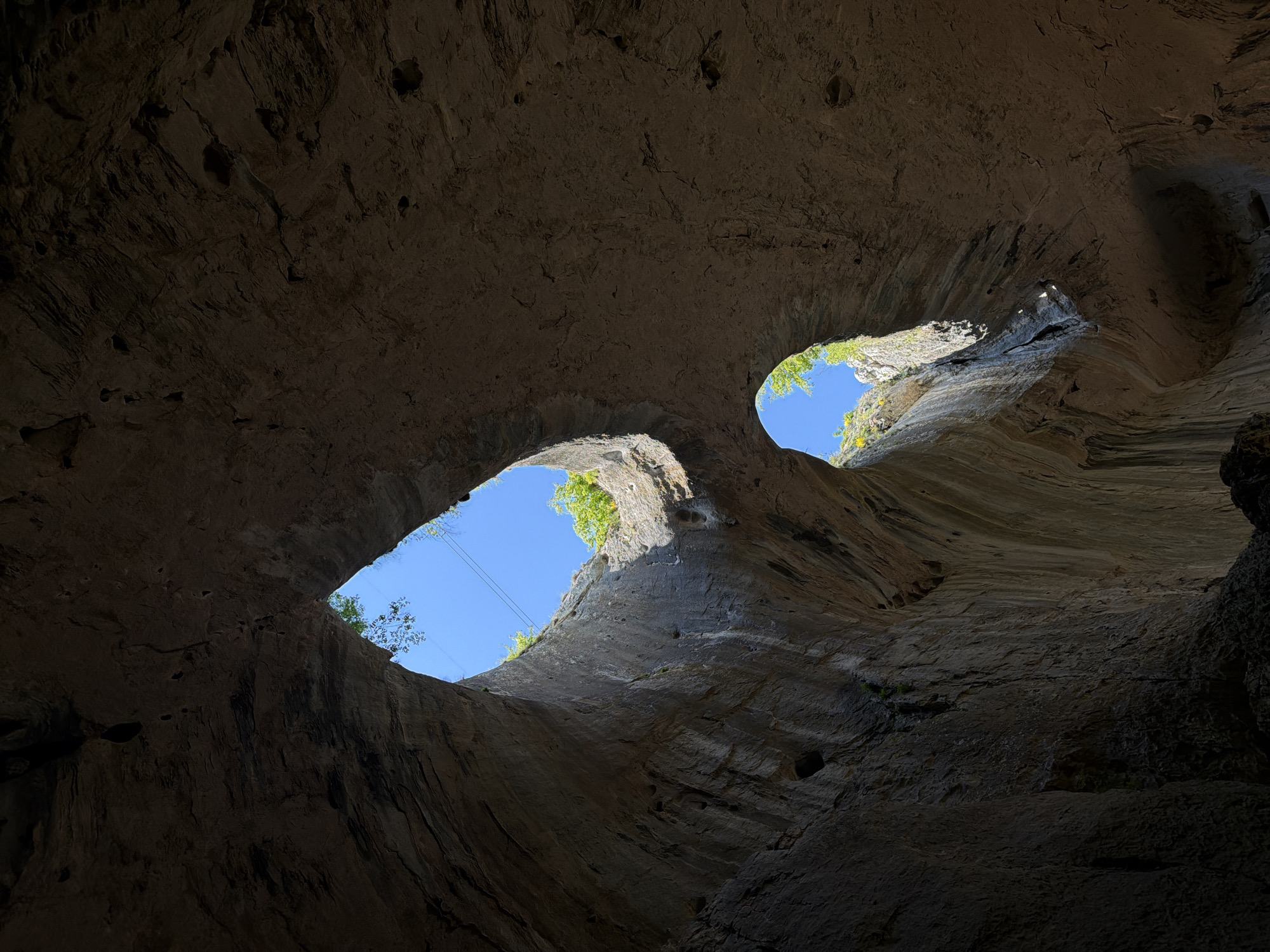 Tourists explore Bulgarian cave, rock climb, dine during spring outing