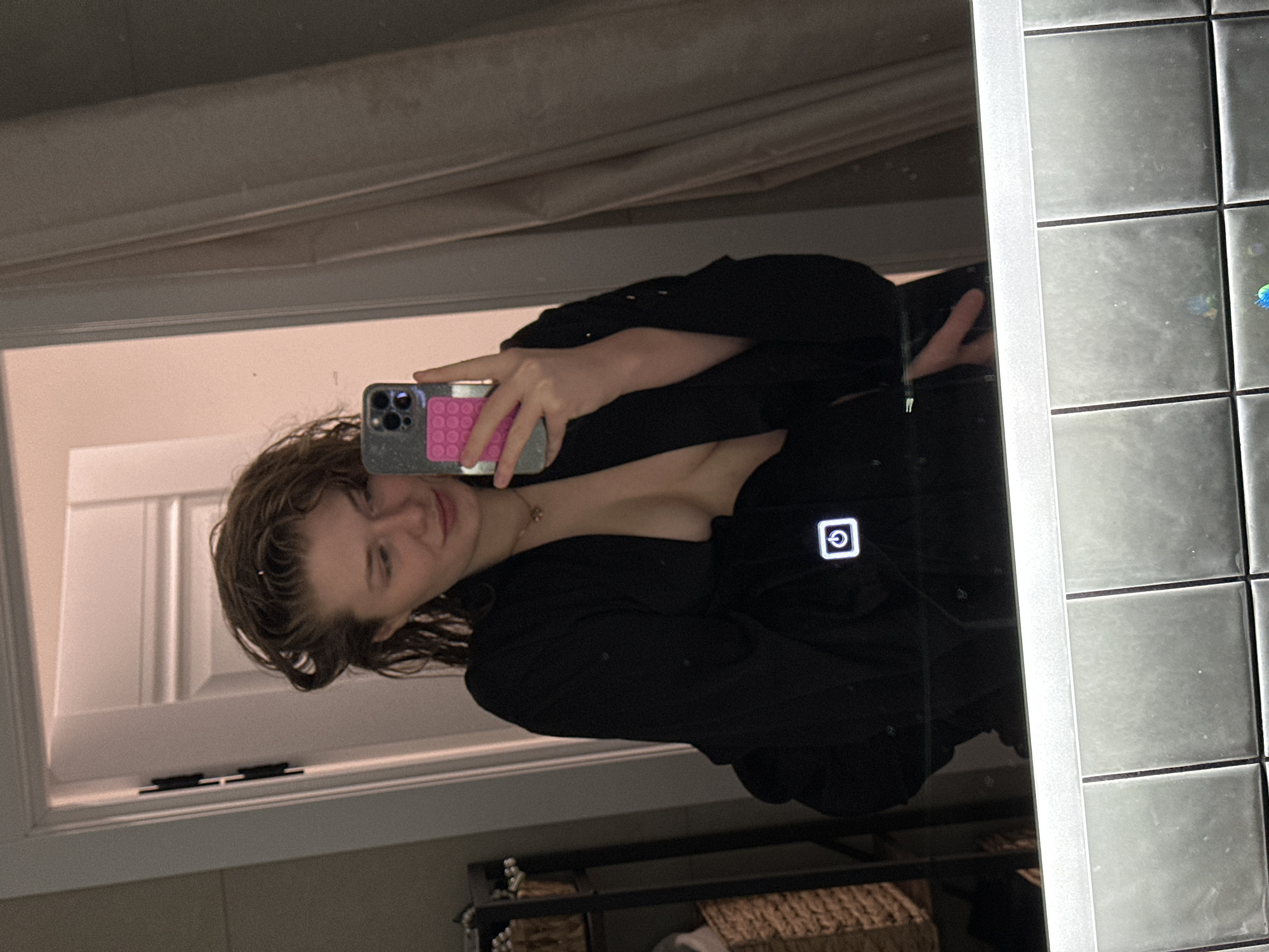 Young person takes bathroom selfie in Verhnij Uslon, Russia