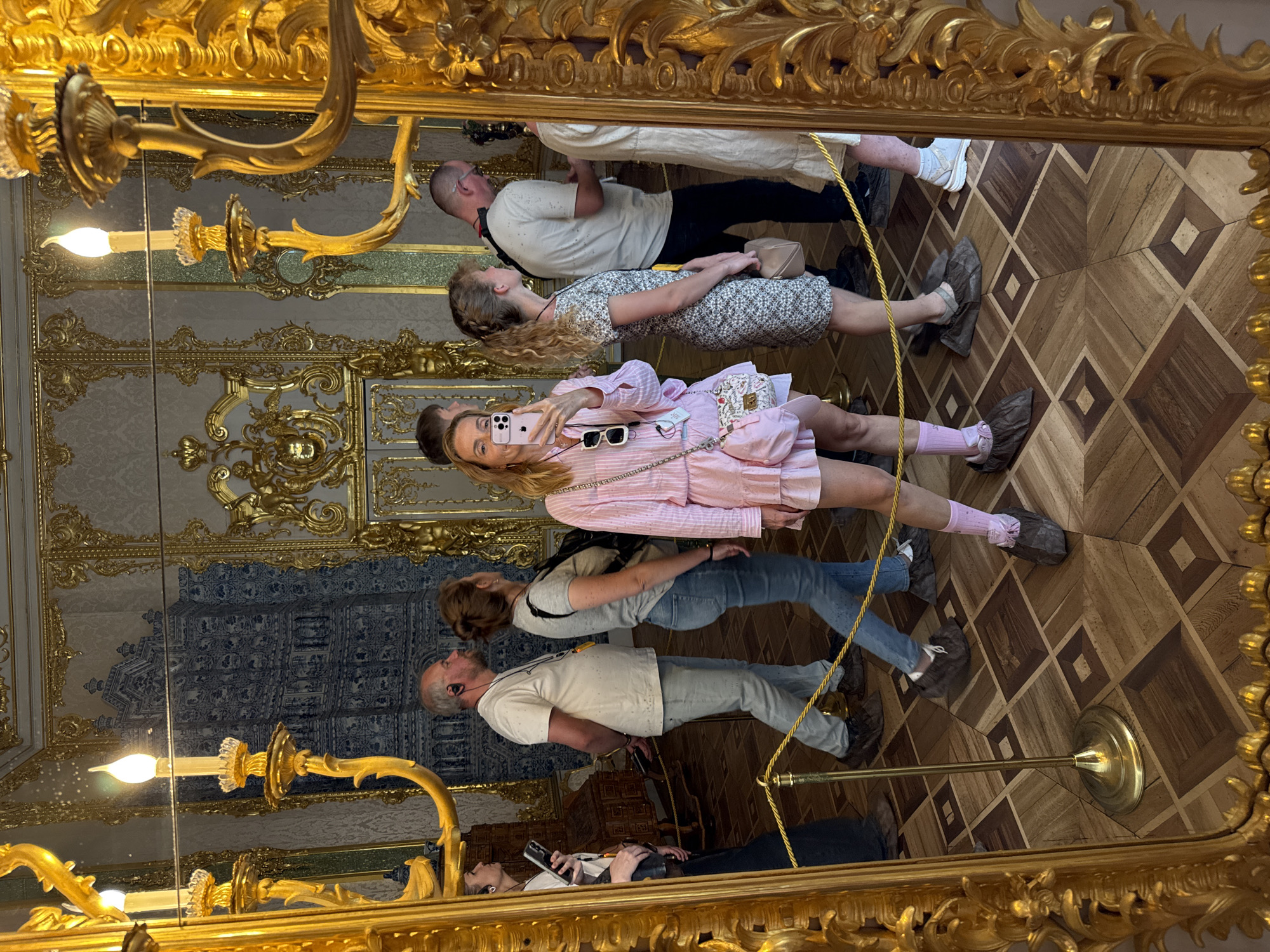 Tourist documents Catherine Palace visit with selfies, amber room footage