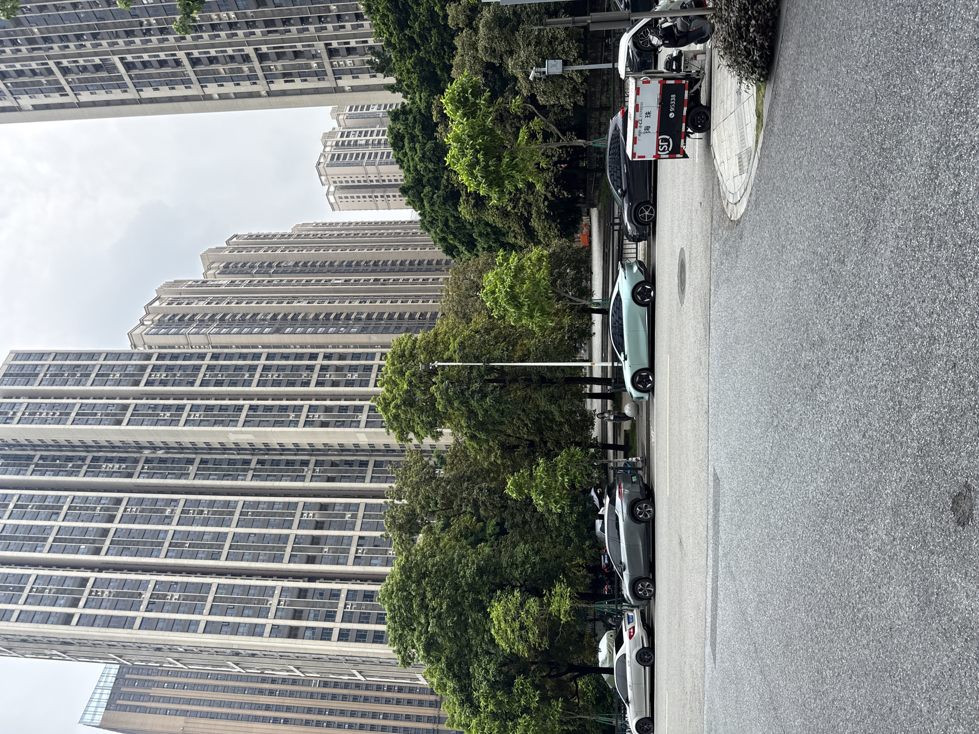 Street-level exploration of Haizhu District's urban mix