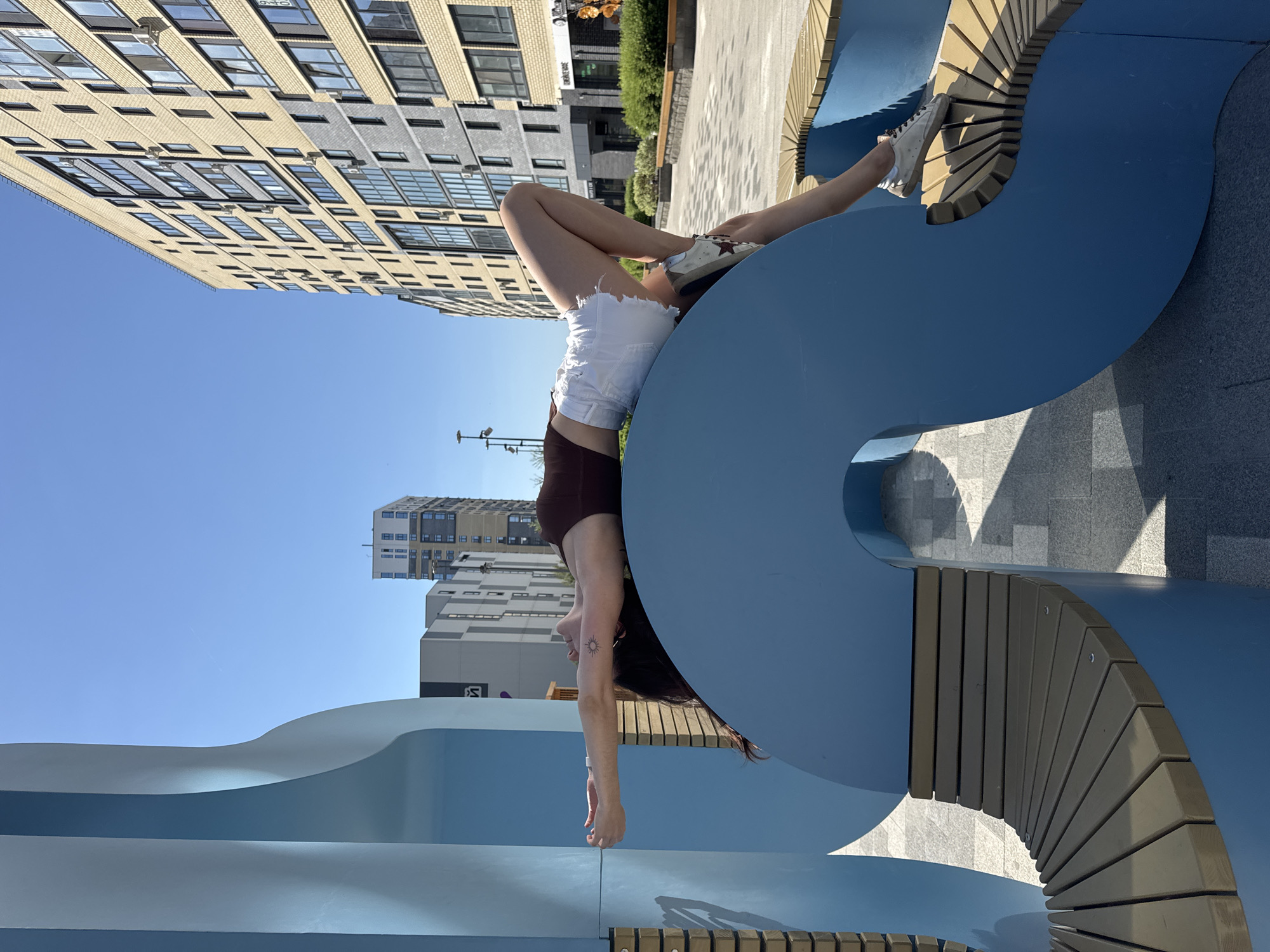 Woman performs morning acrobatics on public benches in Tyumen
