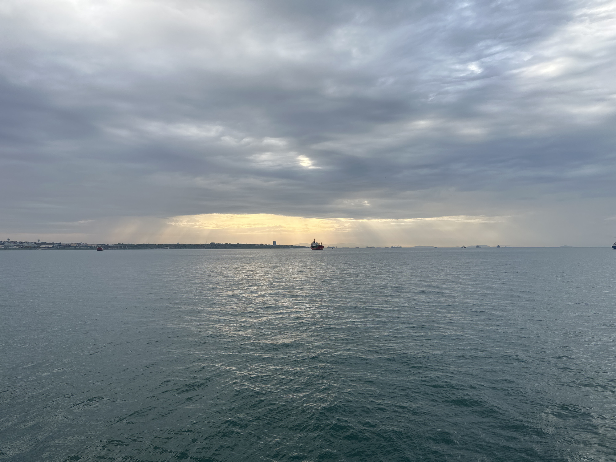 Tugboat operations captured in Turkish waters during morning hours