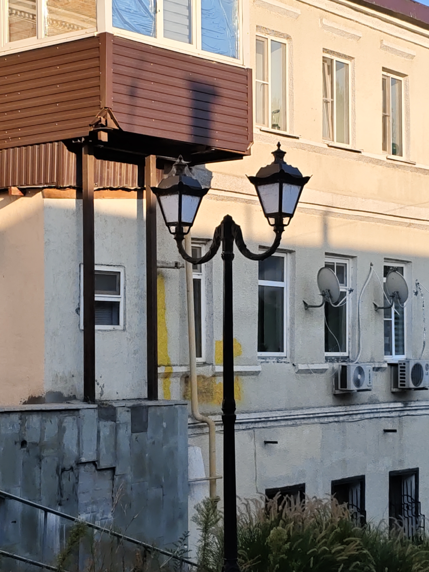 Rostov-on-Don streets: old decay, brick facades, everyday city life