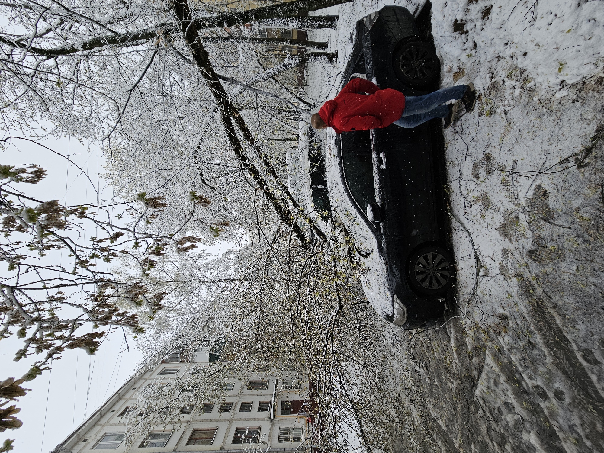 Morning routines captured in snowy Khimki, Russia