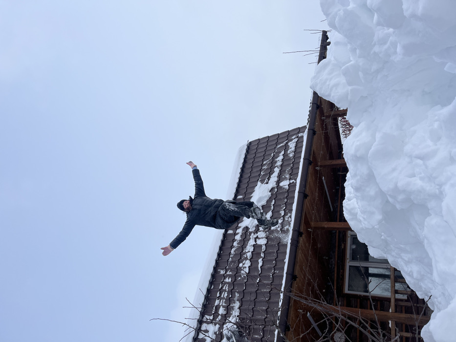 Snow play and roof clearing activities documented in Italmas, Russia