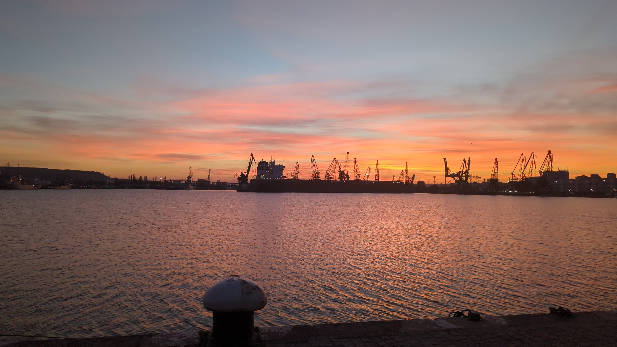 Waterfront sunset scenes captured by single witness over five minutes