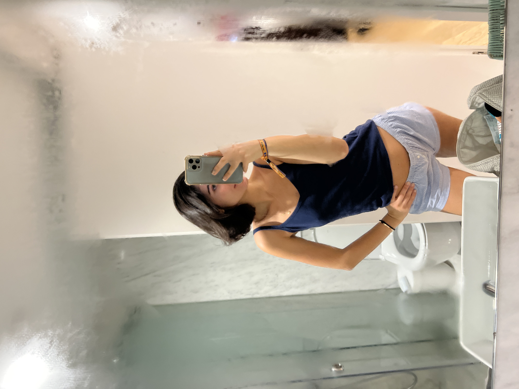 Woman takes late-night bathroom selfies in Porto apartment