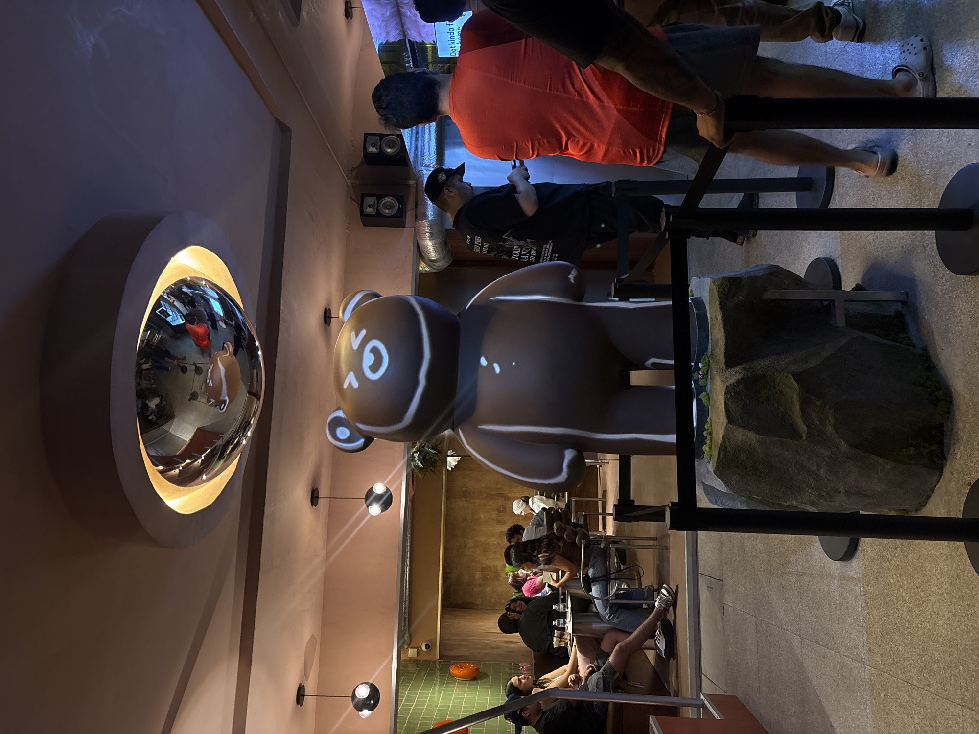 Casual Sunday morning scenes documented around Cuernavaca cafes and interiors