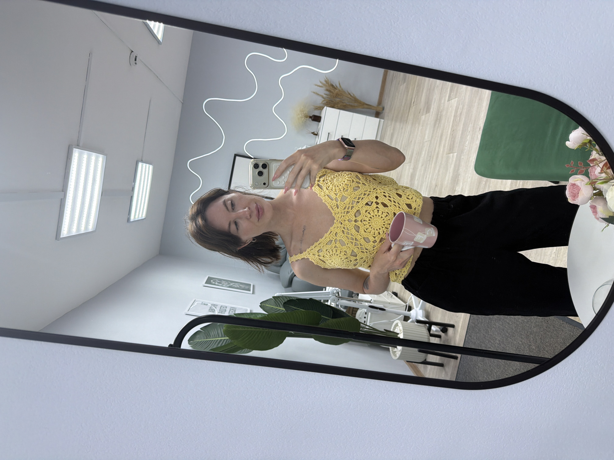 Casual selfies and a pink mug in a Perm interior