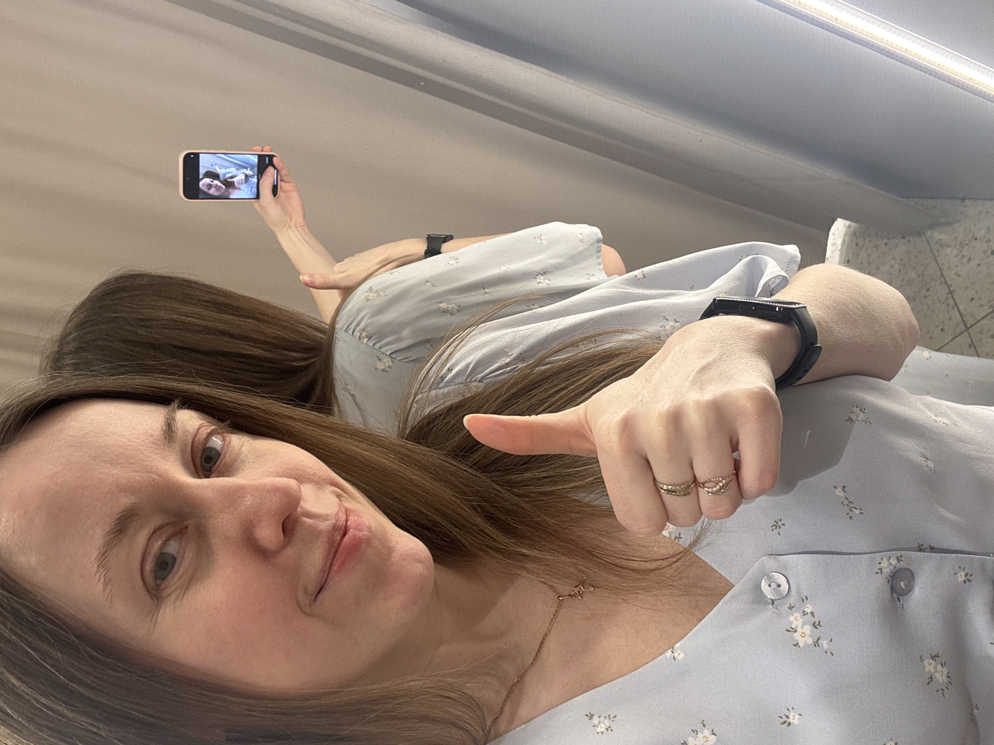 Woman takes fitting room selfies in Kudrovo store