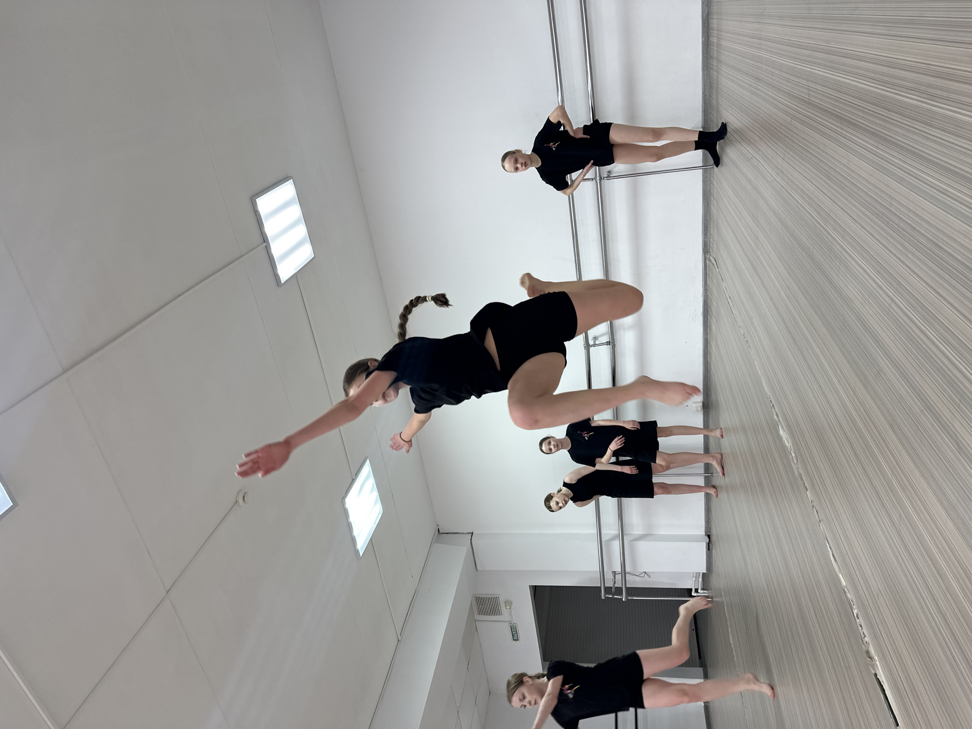 Young dancers practice in Votkinsk studio session