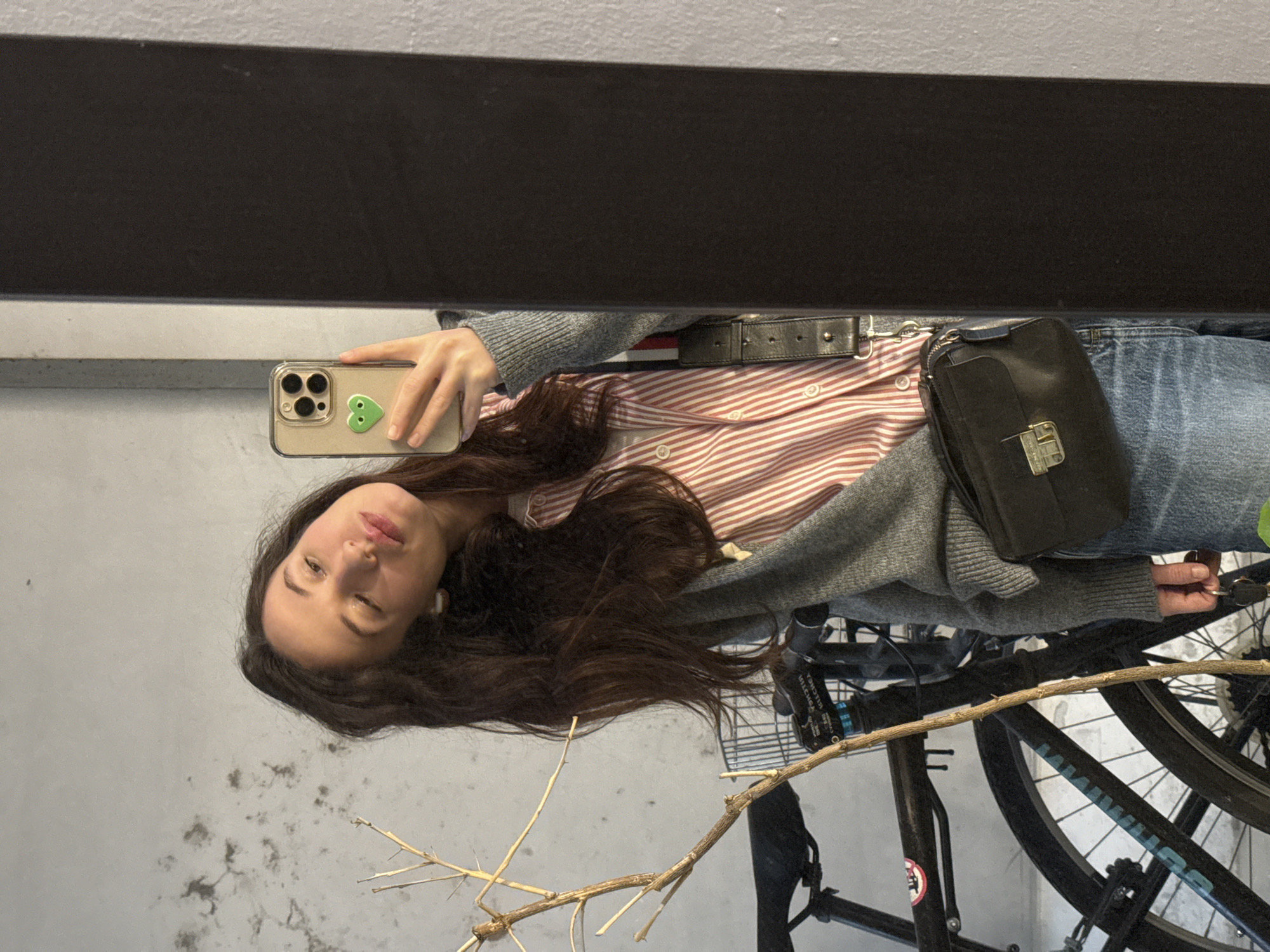 Morning scenes in Tel Aviv: selfie and construction activity