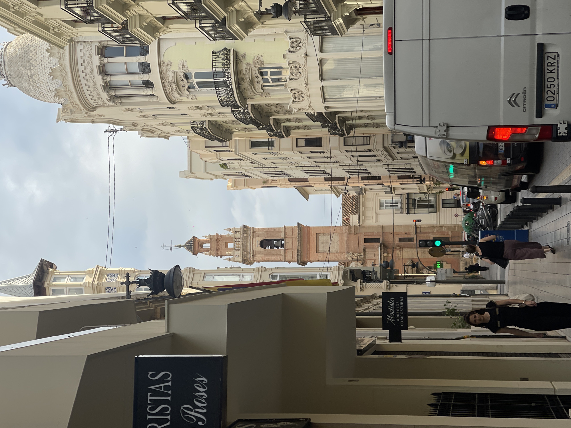 Morning architectural documentation in València's historic district