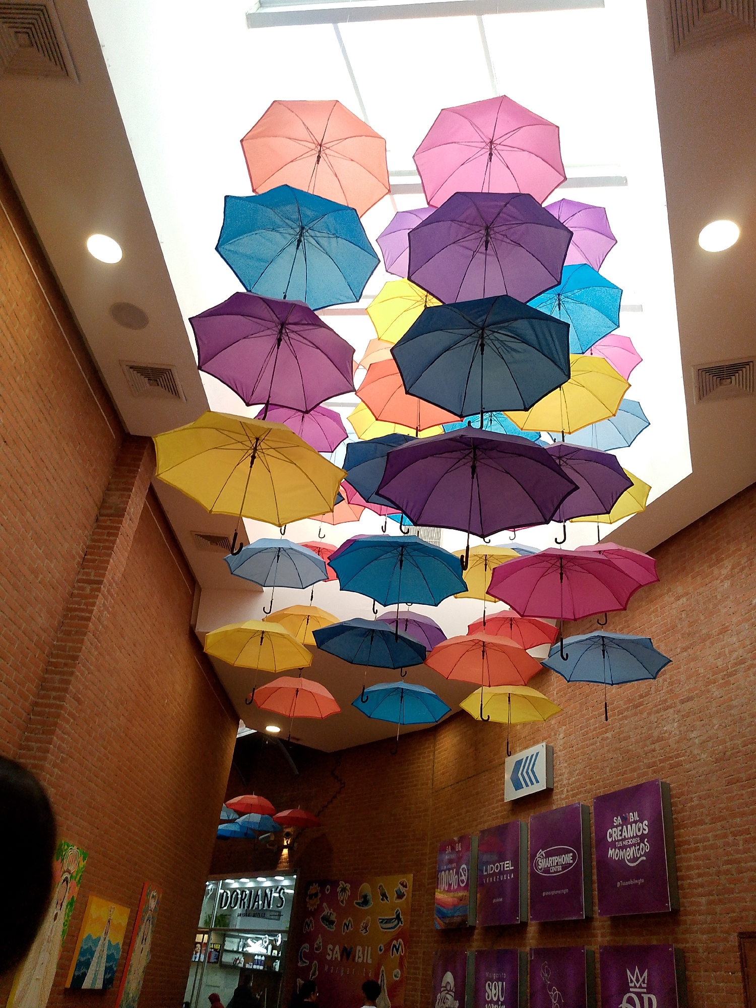 Evening shopping mall visit documented in Pampatar, Venezuela
