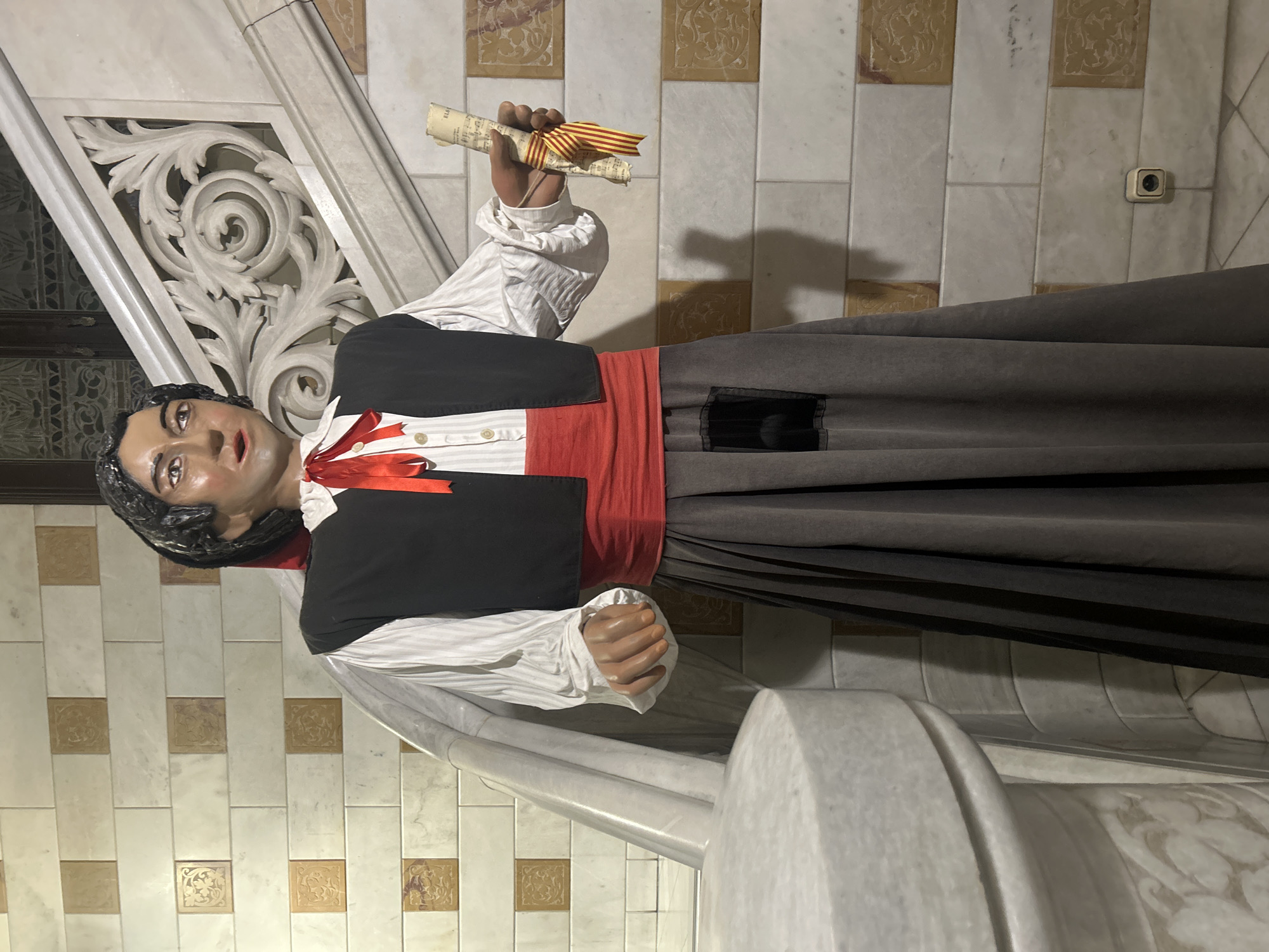 Traditional Catalan statue spotted on Barcelona staircase