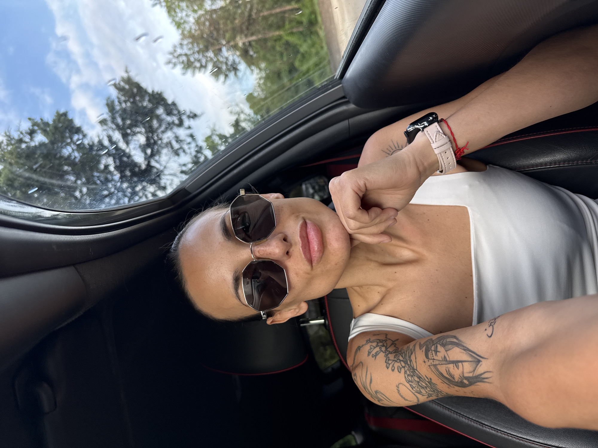 Woman photographed multiple times in early morning Pleven session