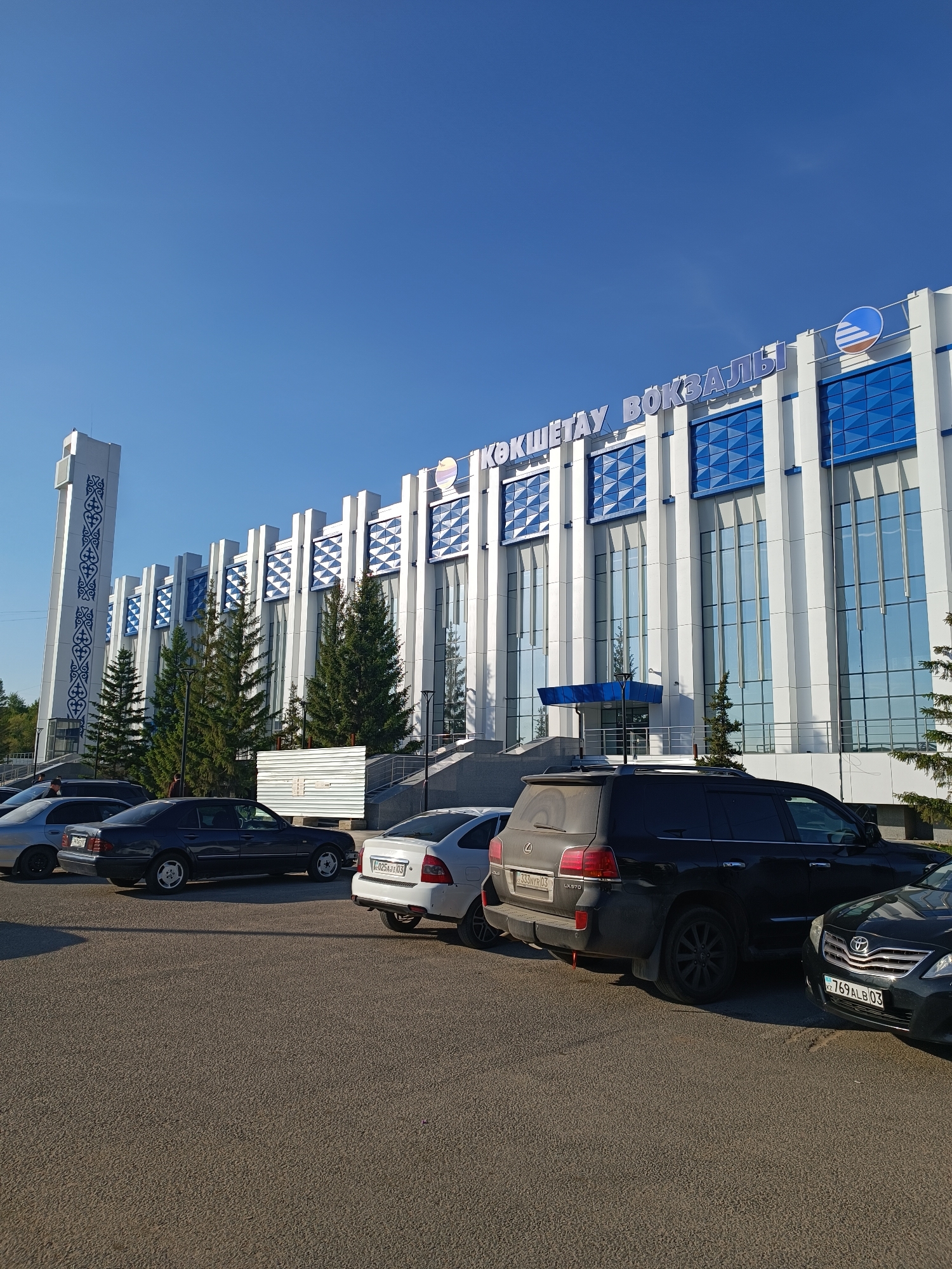 Kokshetau Railway Station documented under clear skies