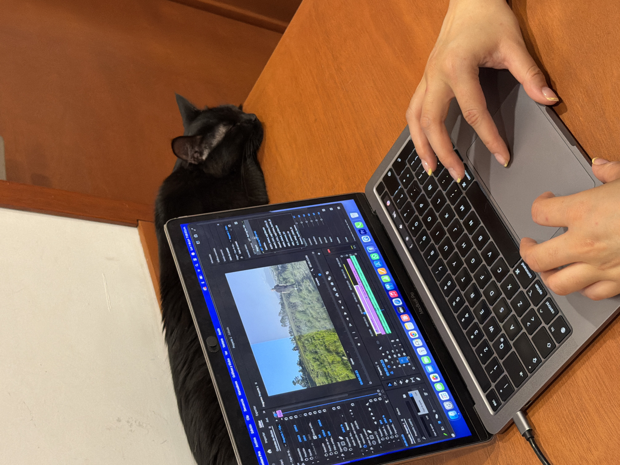 Late-night laptop use documented in Cholula, Mexico