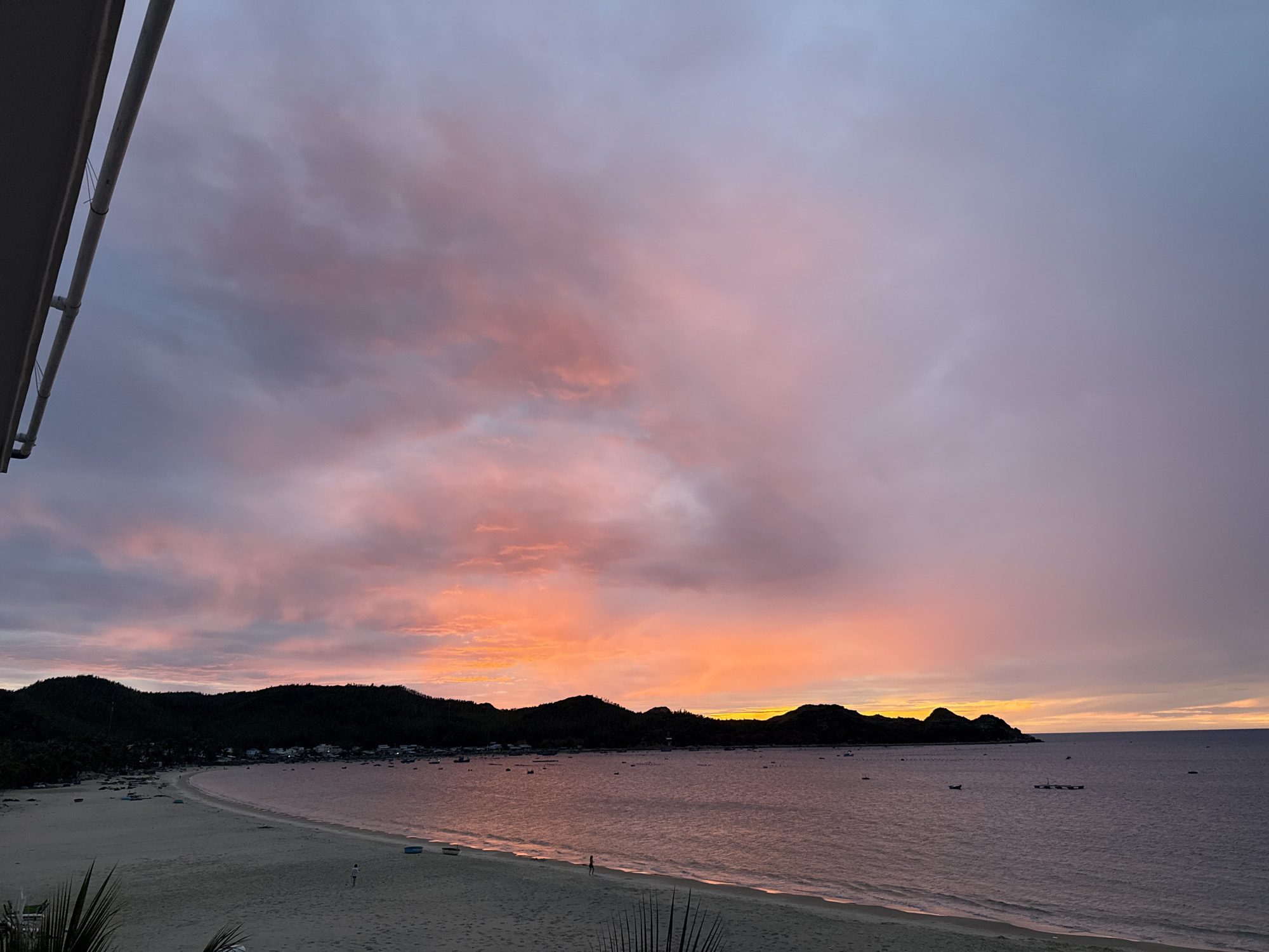 Dusk settles over Song Cau's quiet coastal bay