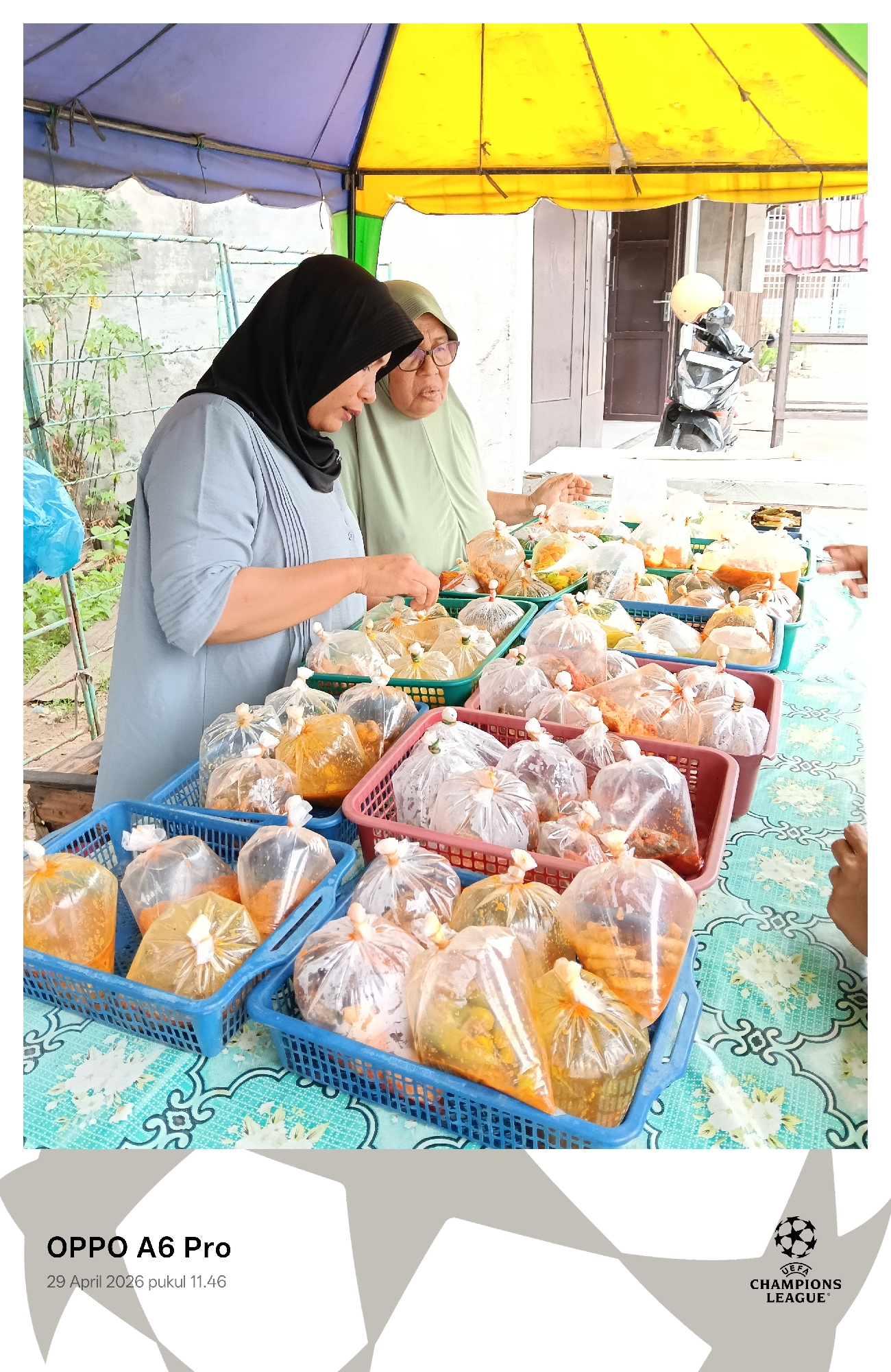 Daily life scenes captured at Lhokseumawe food stall