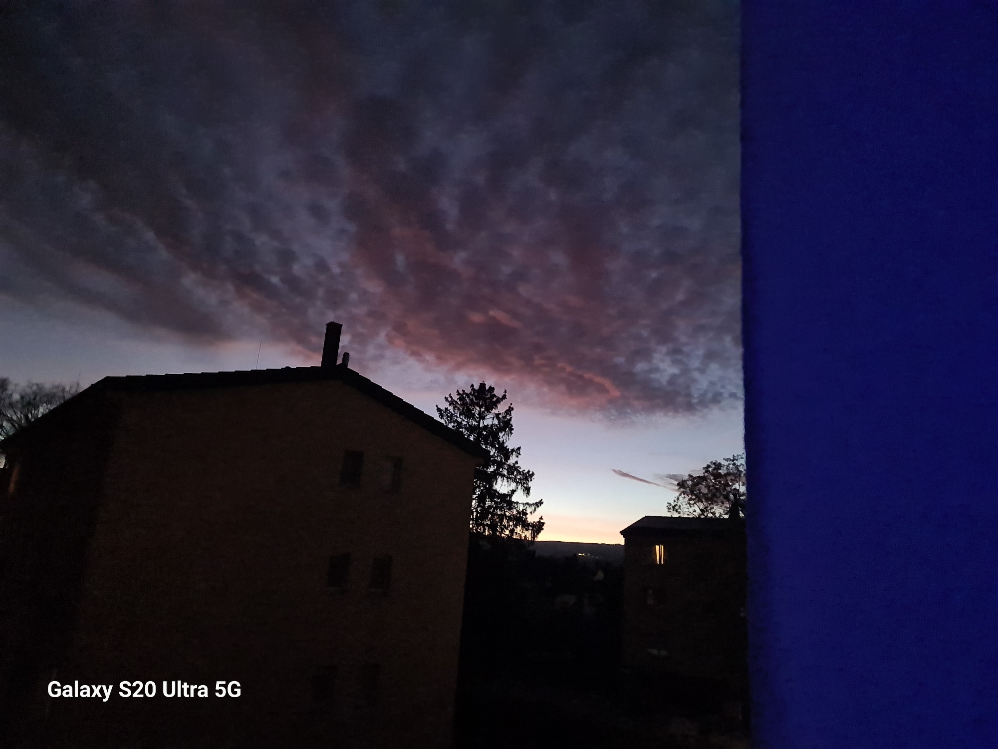 Evening documentation captures twilight and interior scenes in Budenheim