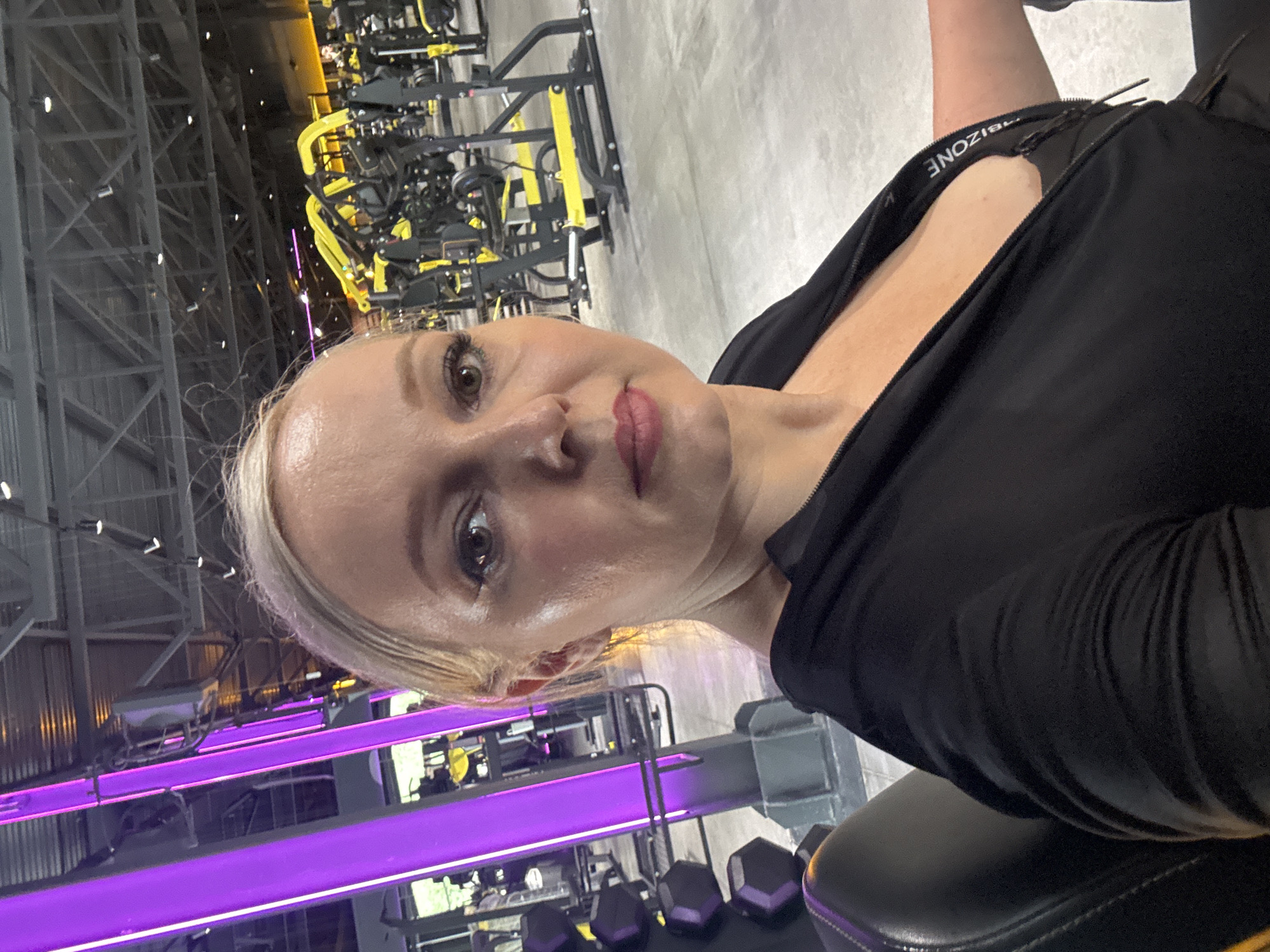 Late-night gym session at a Komsomolsk-on-Amur fitness center
