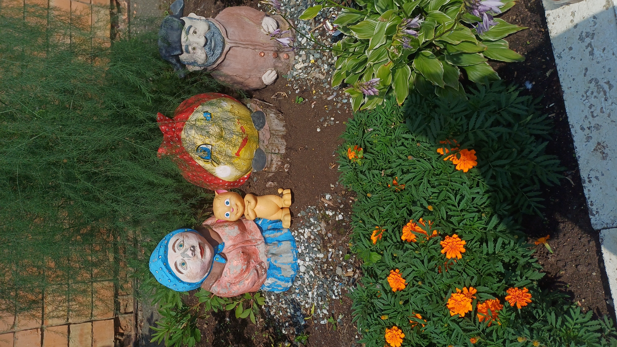 Summer stroll through a flowery Izhevsk park with pigeons