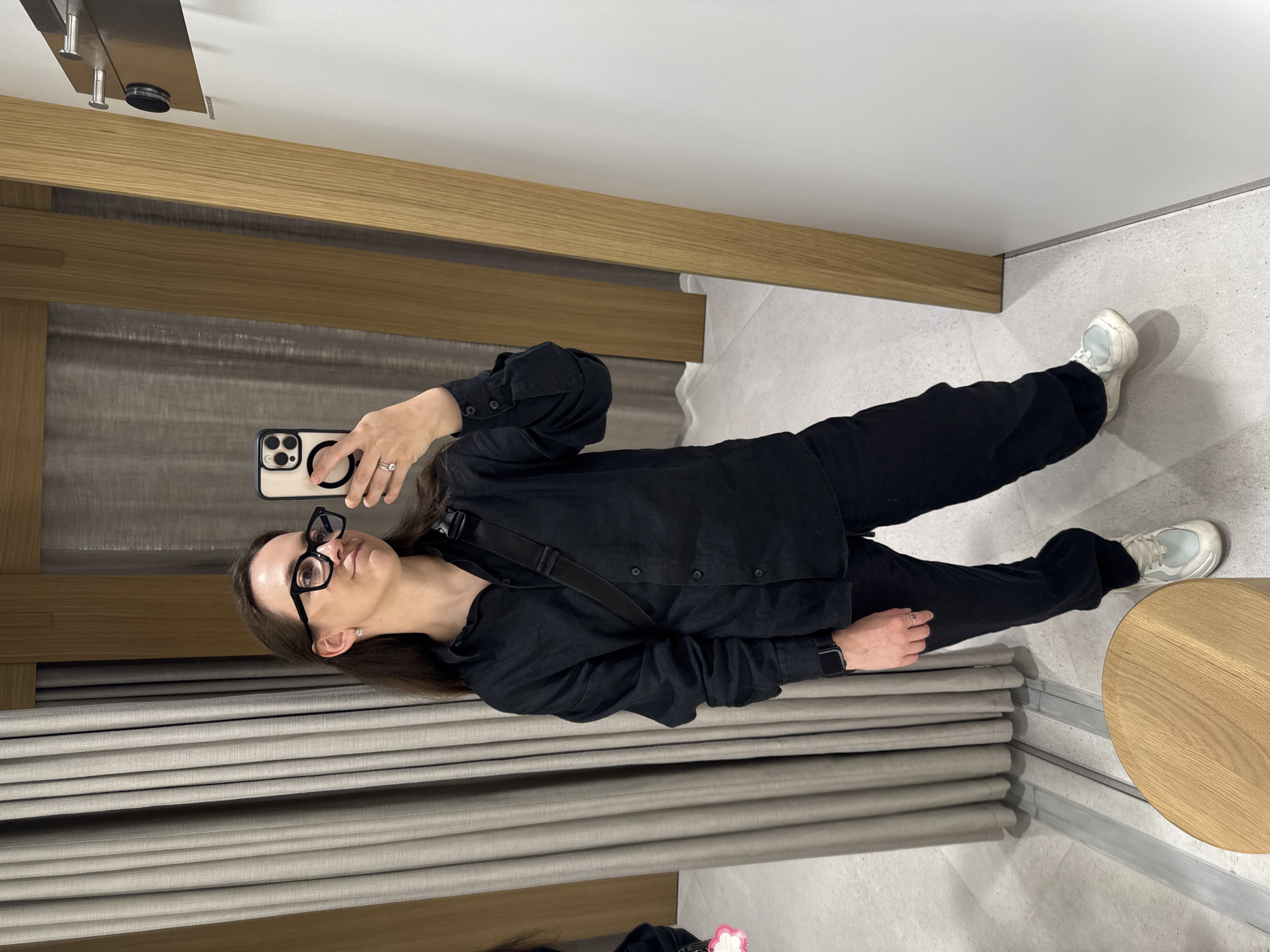 Woman documents shopping mall visit with selfies in Nizhny Novgorod