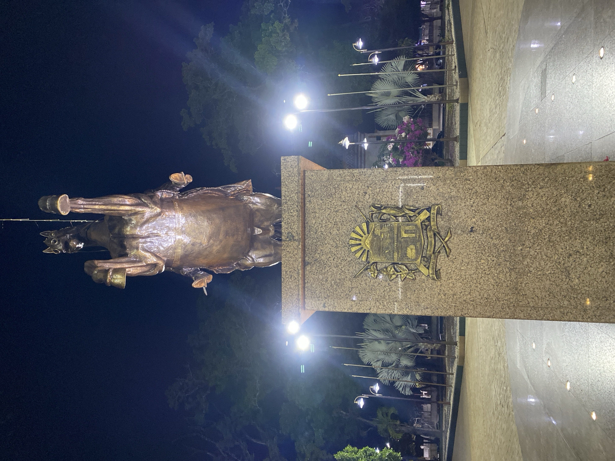Nighttime scenes documented in Tinaquillo, Venezuela show statue and streetlights