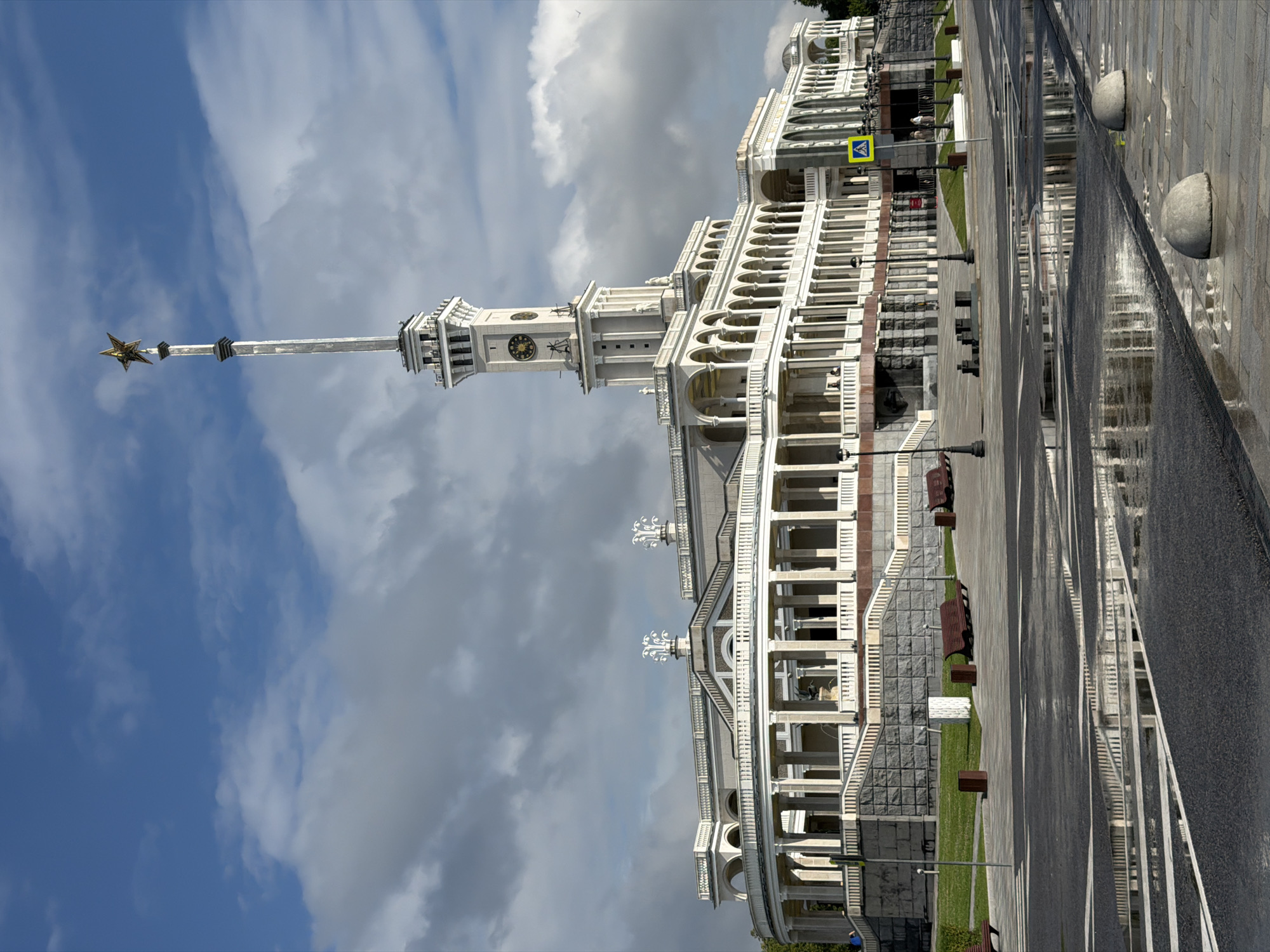 Summer afternoon along the Moscow River, landmarks and all
