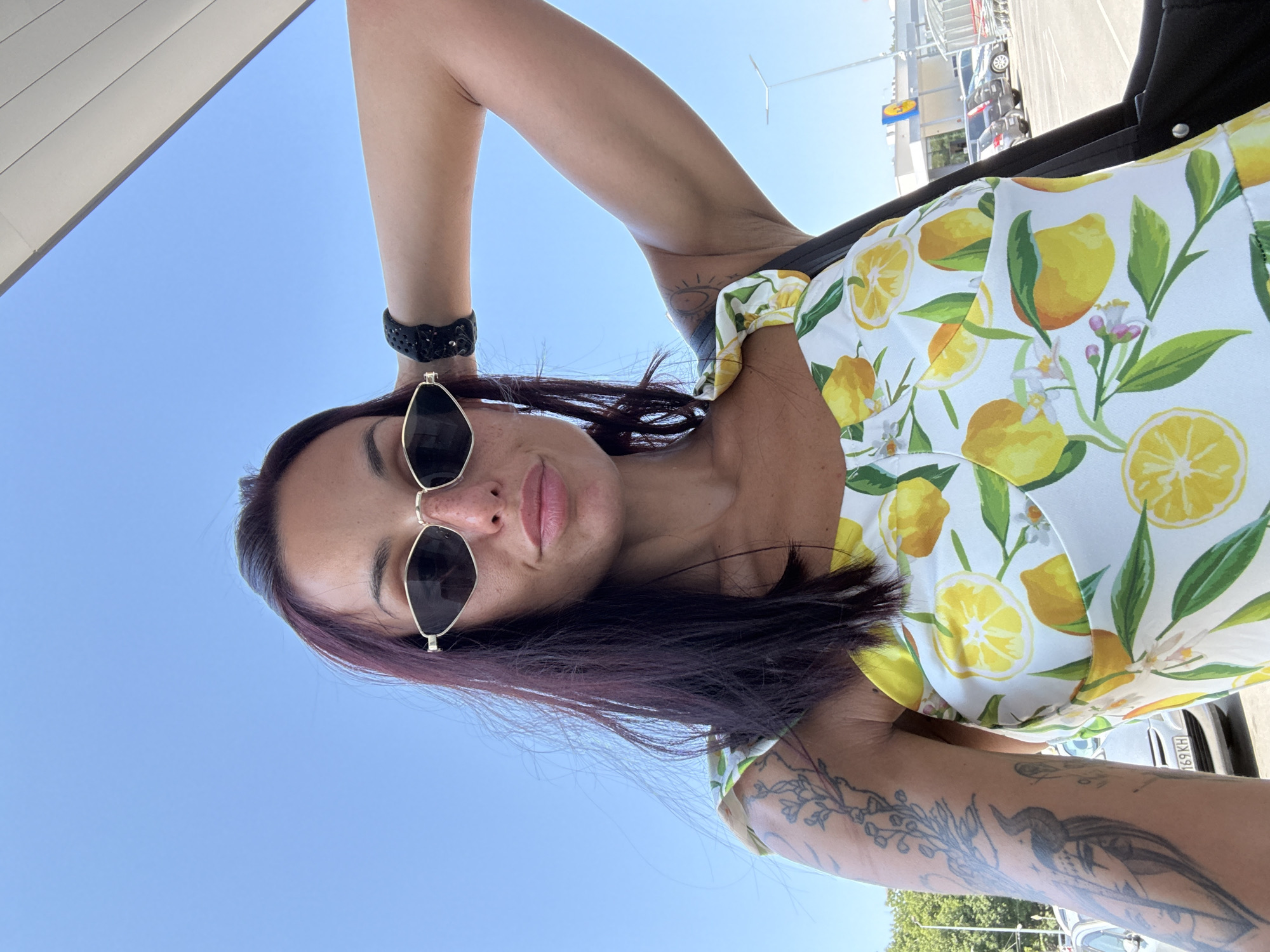 Selfie moment in a Pleven parking lot, lemon dress and tattoos