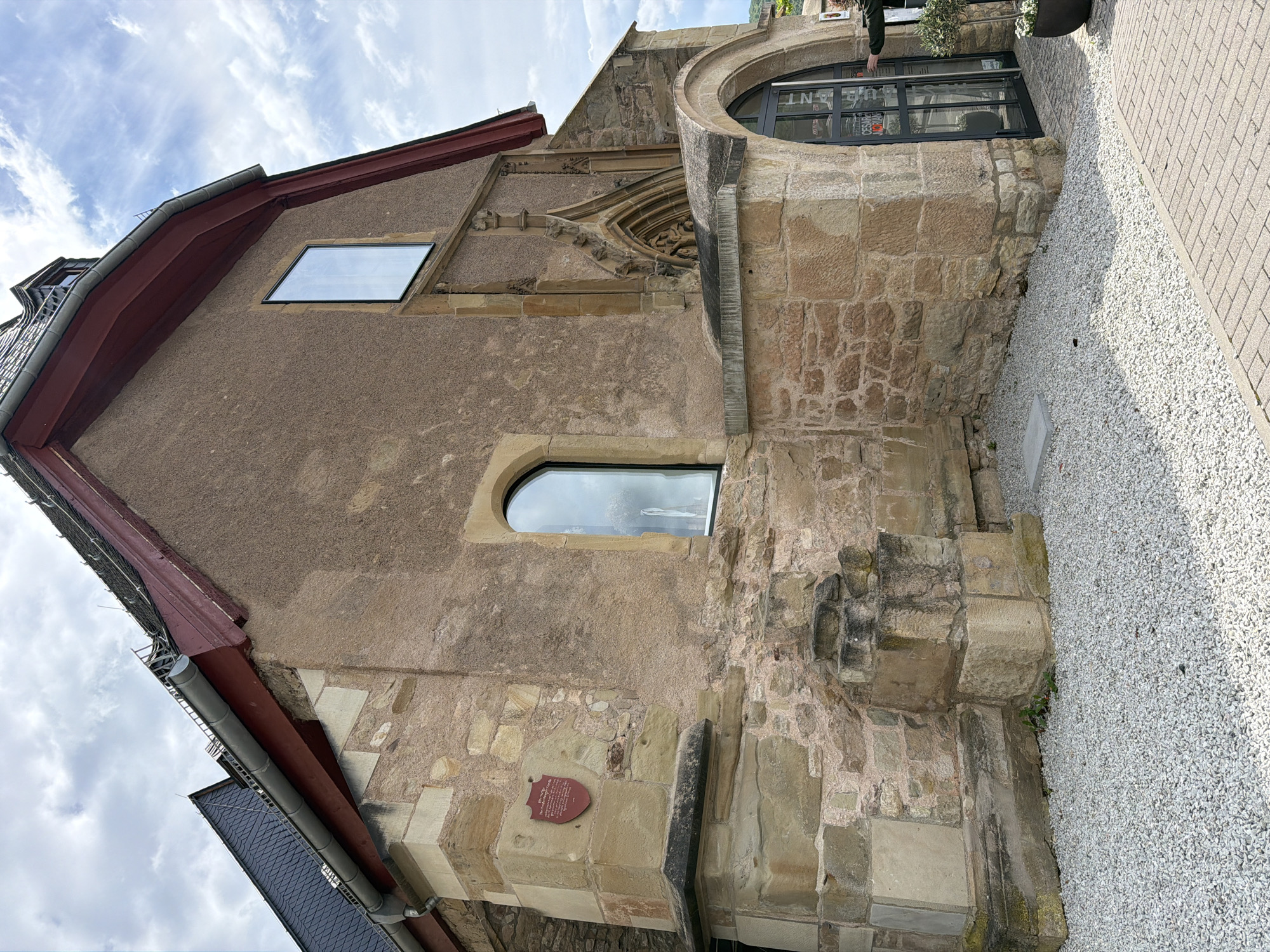 Visitor documents Bad Sobernheim synagogue, restaurants, architecture