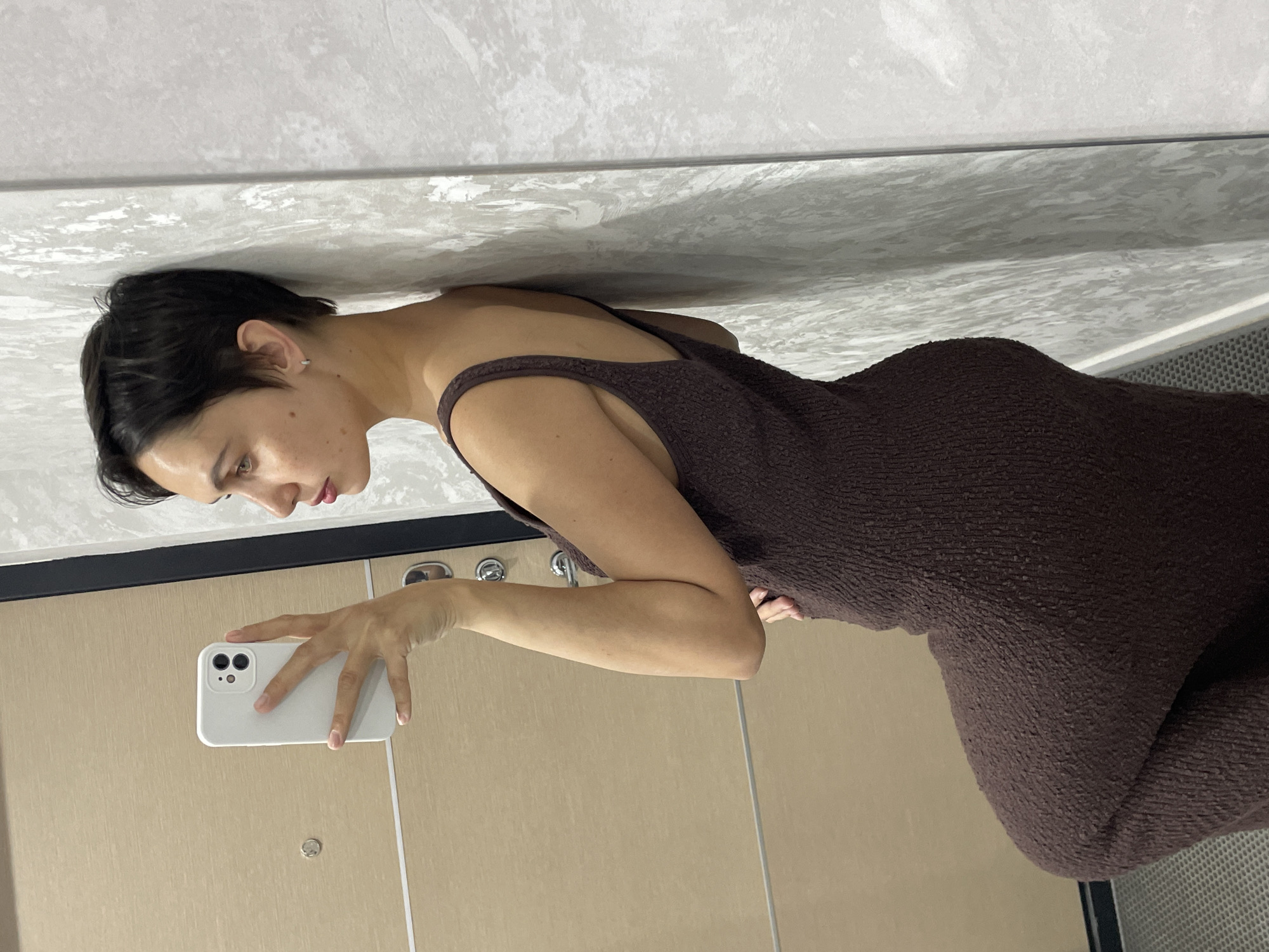 Woman documents morning routine with selfies and baking in Izhevsk
