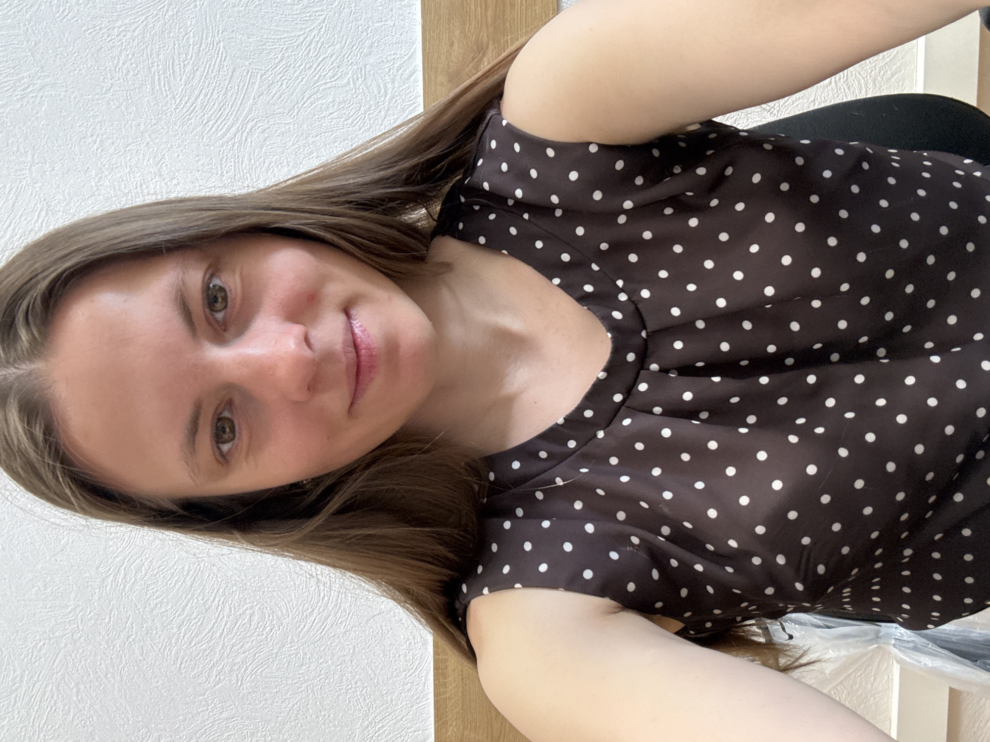 Woman documents late-night outfit changes in Chaikovsky selfie session