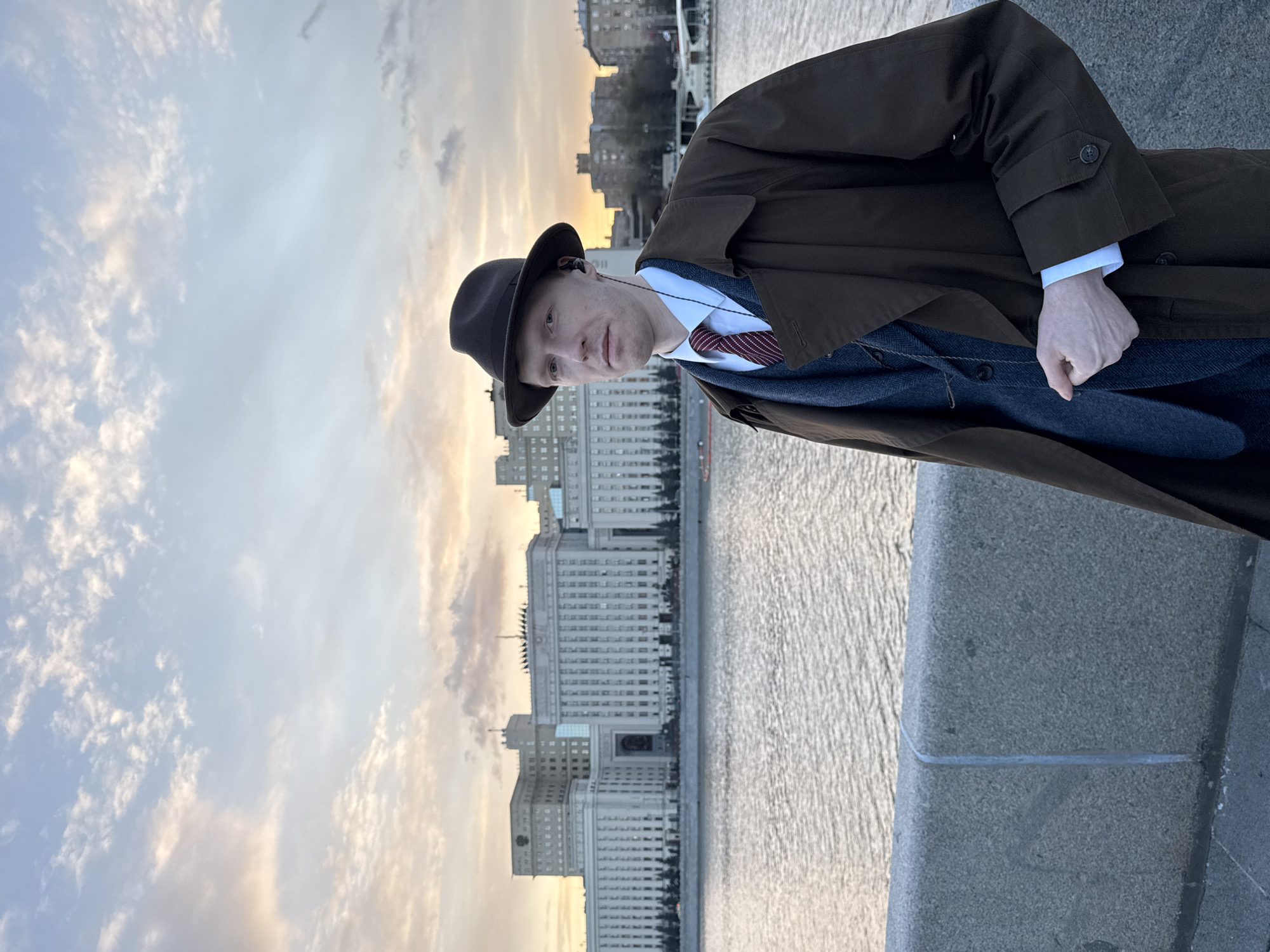 Formally dressed man spotted standing by Moscow river