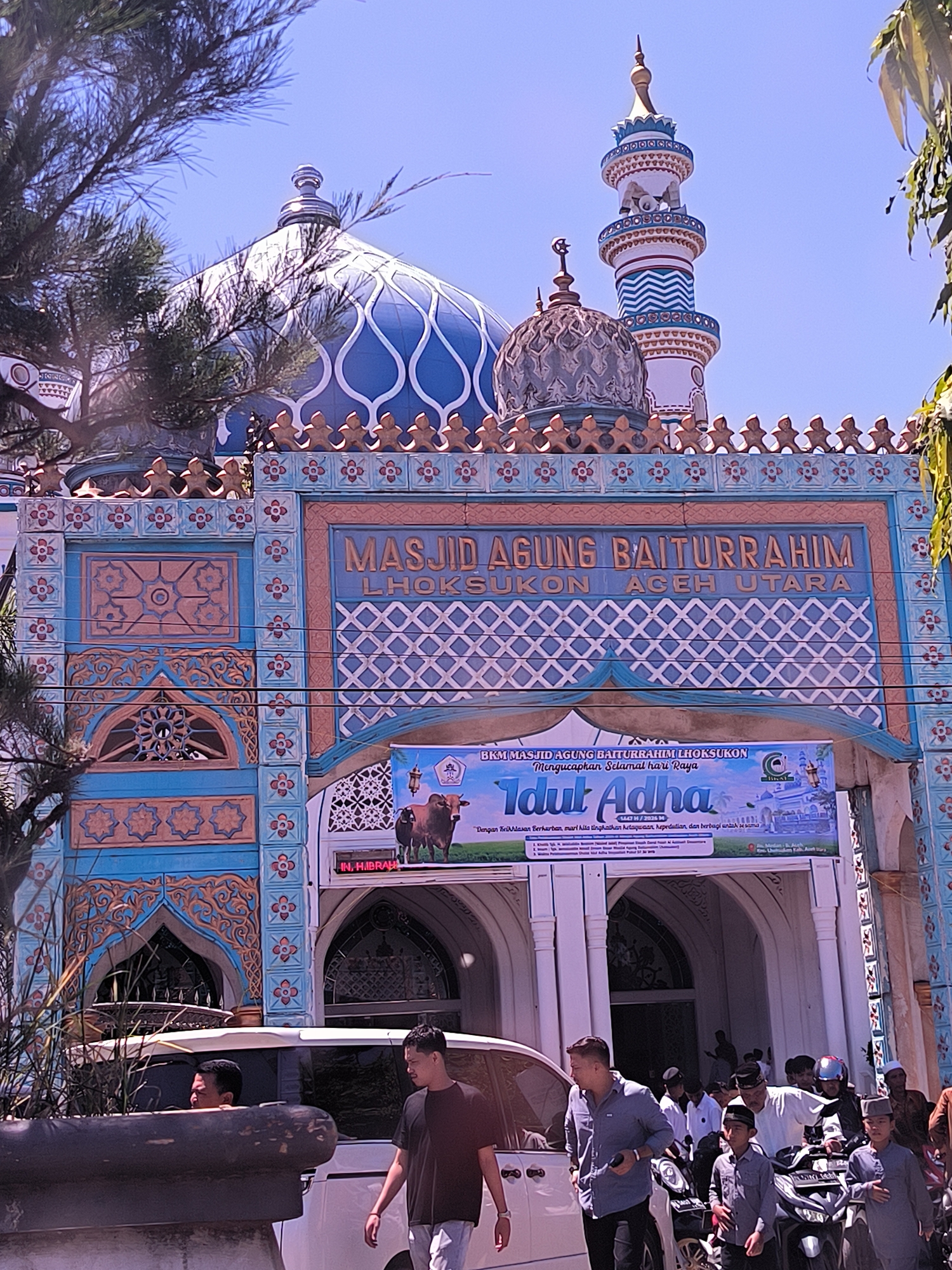 Witness captures ornate mosque facade in Aceh Utara, Indonesia
