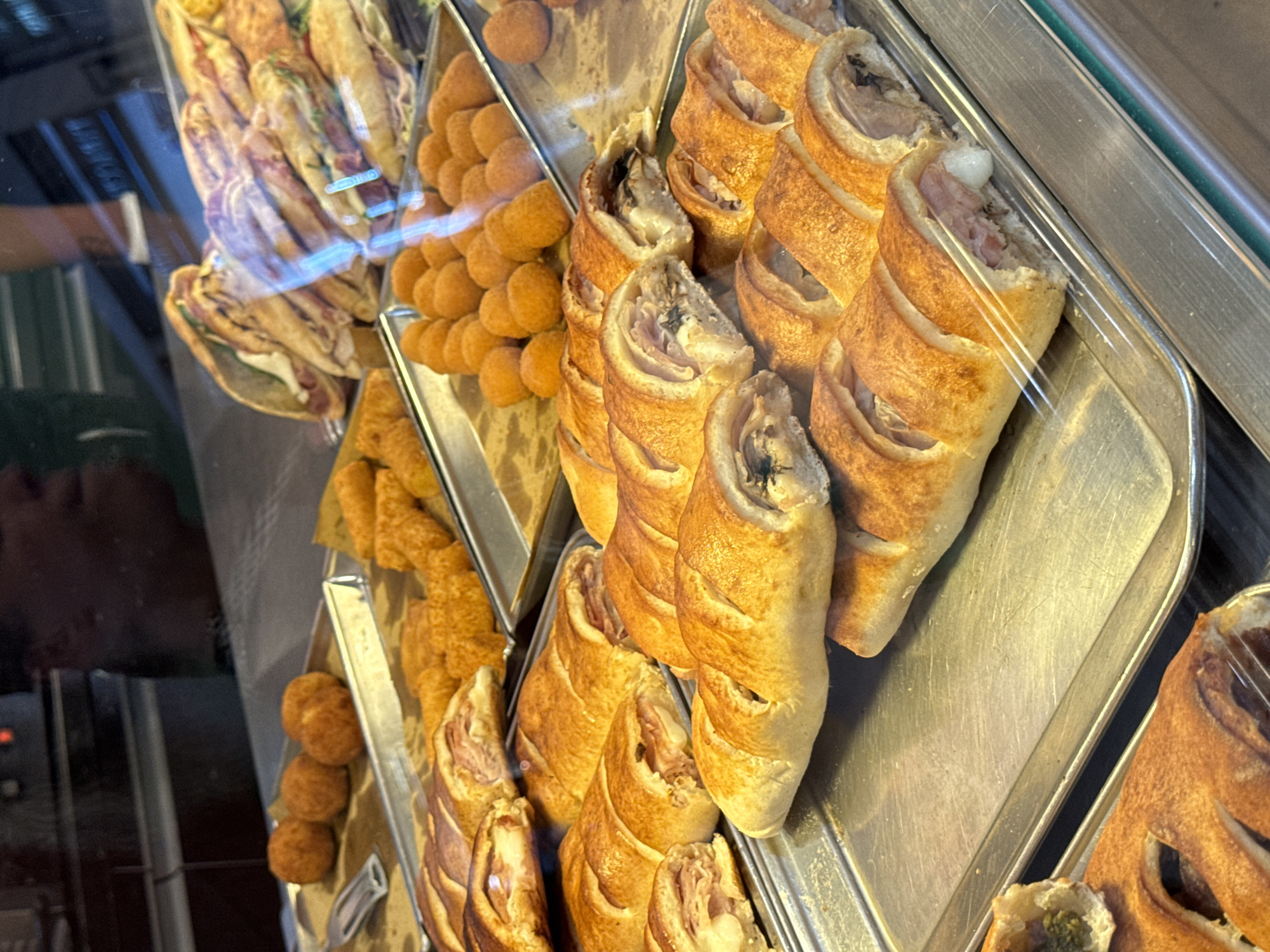 Afternoon at Forum Palermo: food court meals and summer shopping