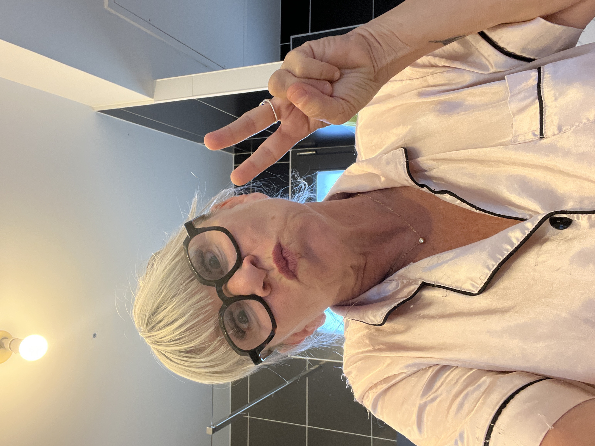 Back-to-back mirror selfies in Chambœuf, from pajamas to outfit