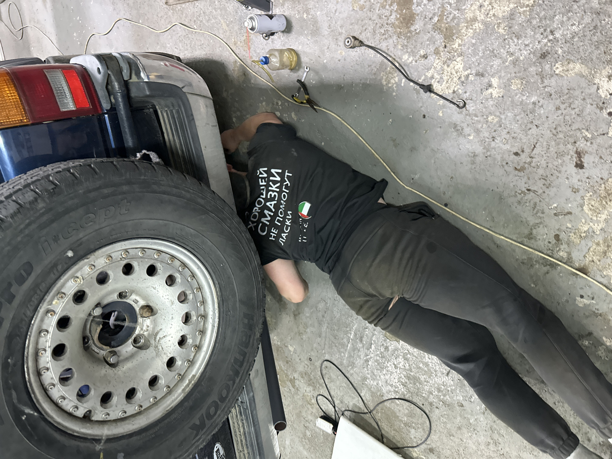 SUV undergoing garage maintenance in Blagoveshchensk, Russia