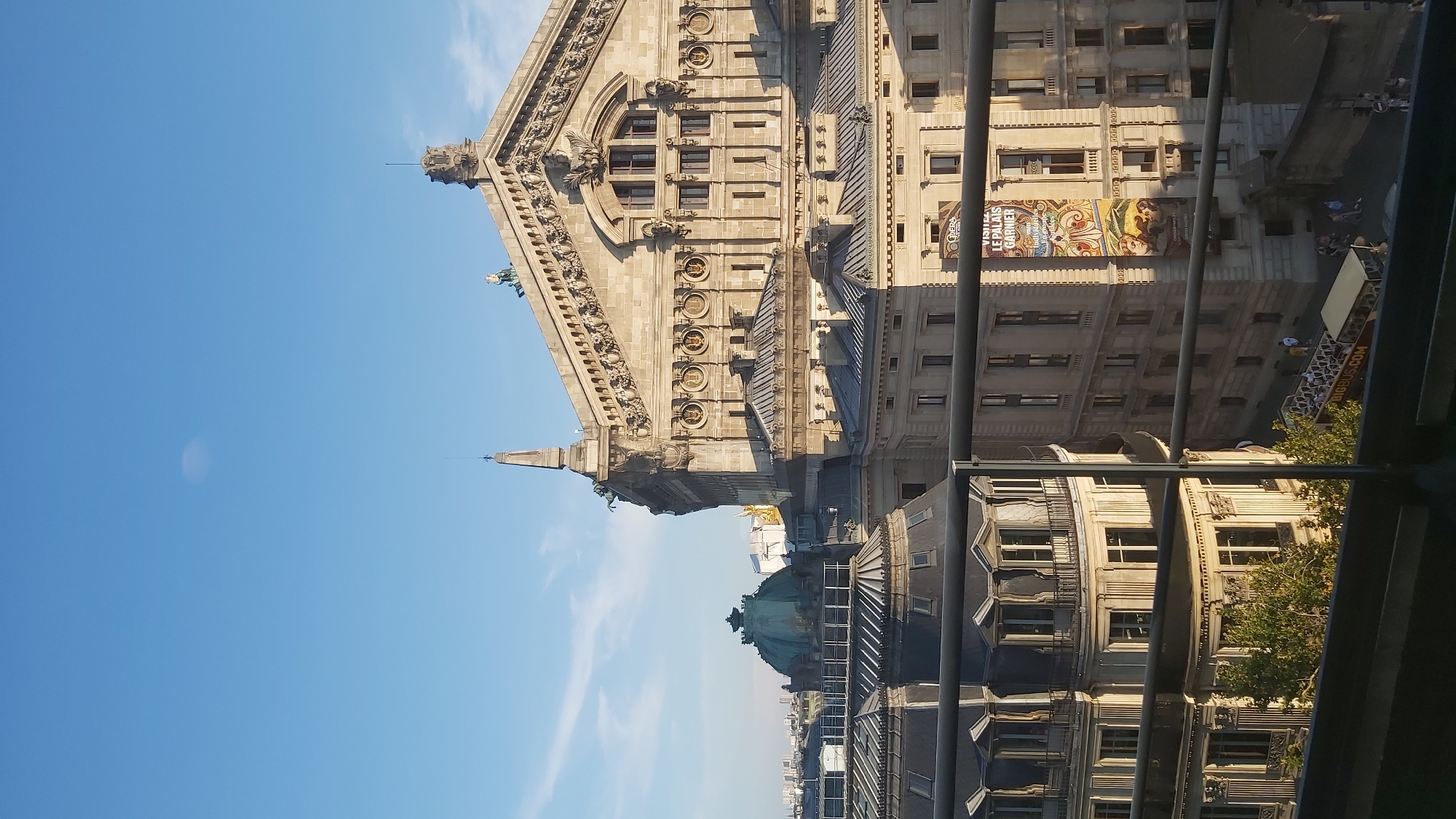 Luxury shopping and sightseeing around Paris's Opéra district