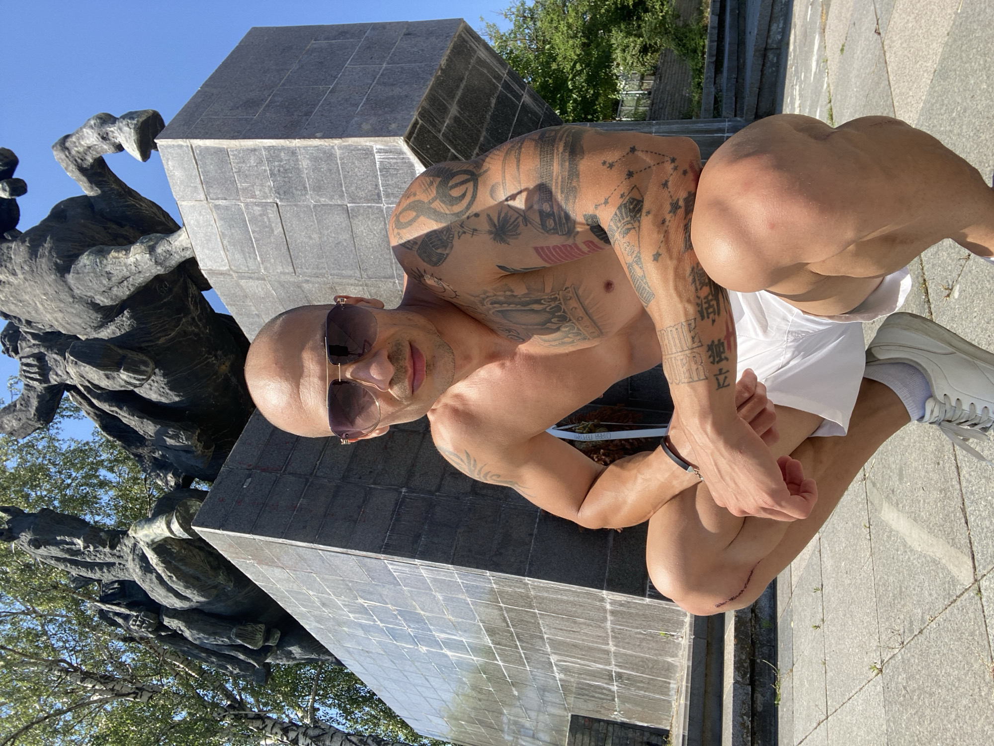 Athletic poses and acrobatics at a Pleven monument