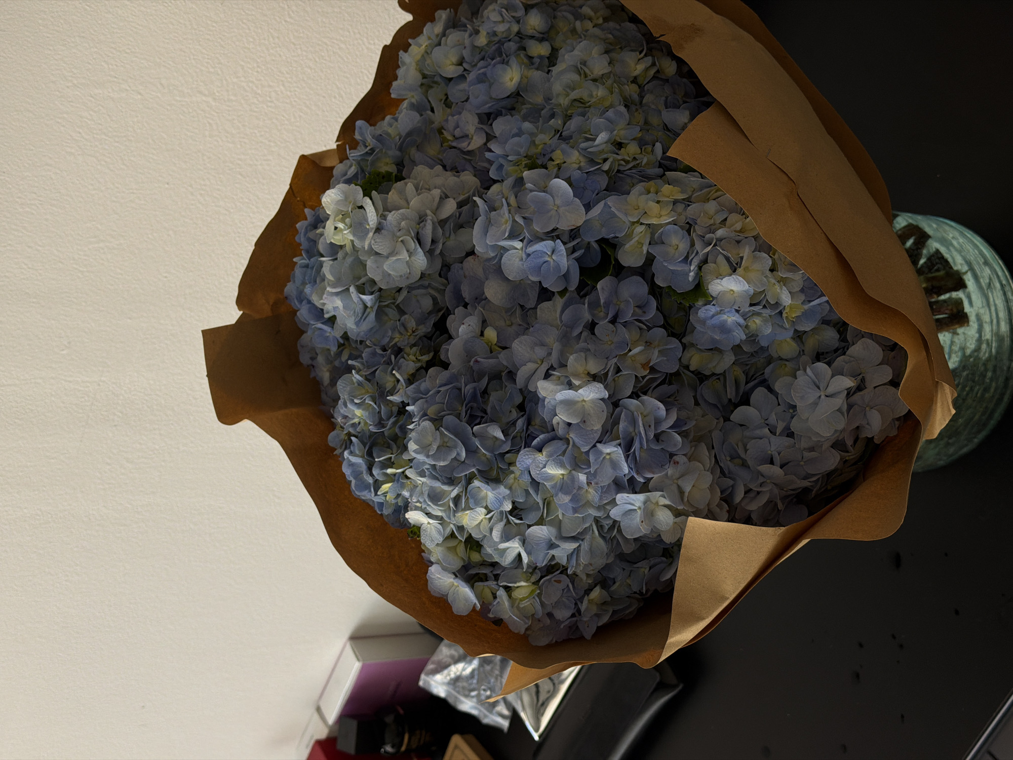 Blue hydrangeas and a mirror selfie in North Kuta